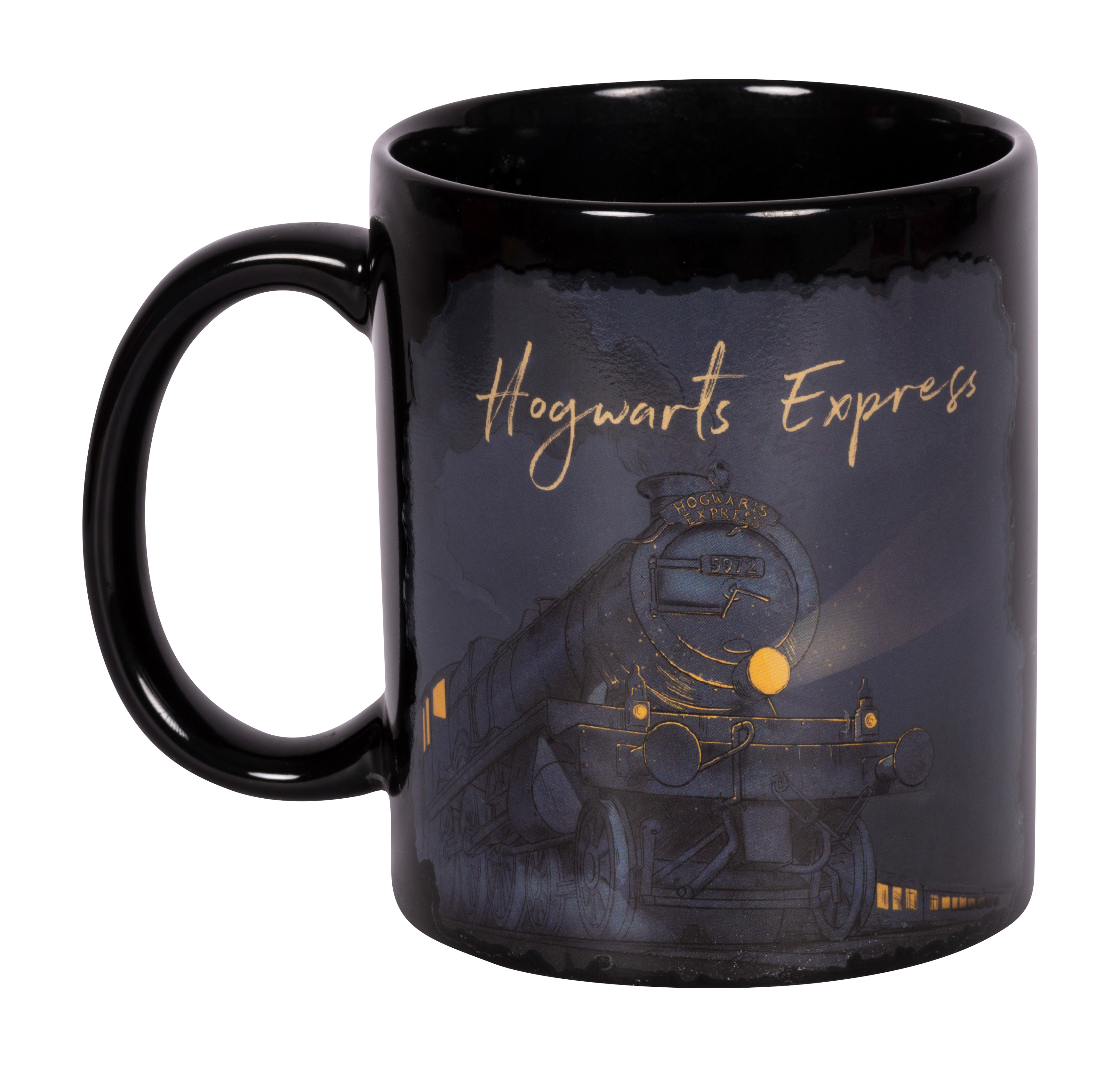 Schwarze Tasse mit einem Bild eines Zuges mit der Aufschrift Hogwarts Express. Sie hat einen Henkel und einen dunklen Hintergrund.