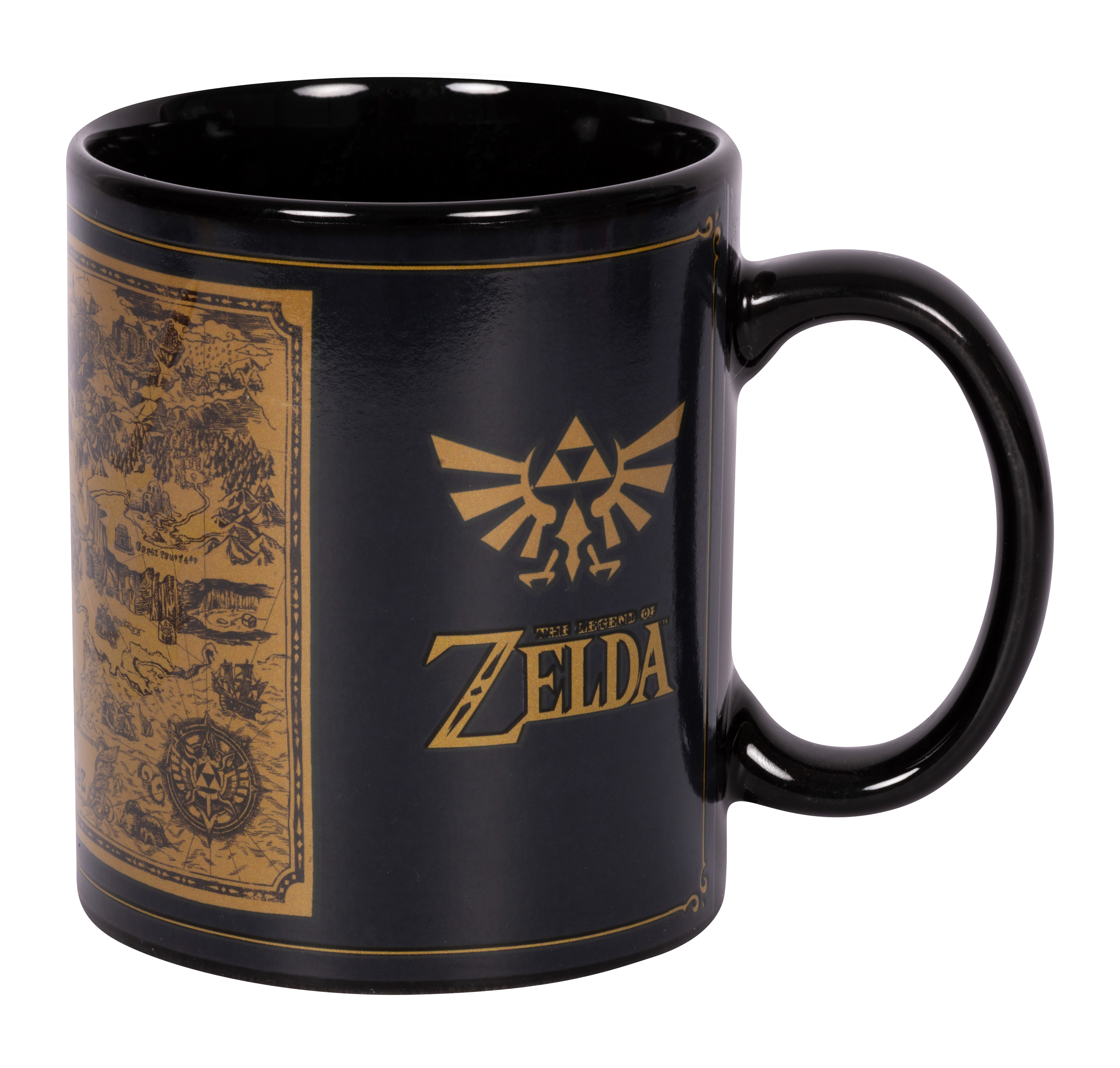 Schwarzer Zelda-Becher mit Kartendesign und Logo. Schwarzer Griff. Weißer Hintergrund.