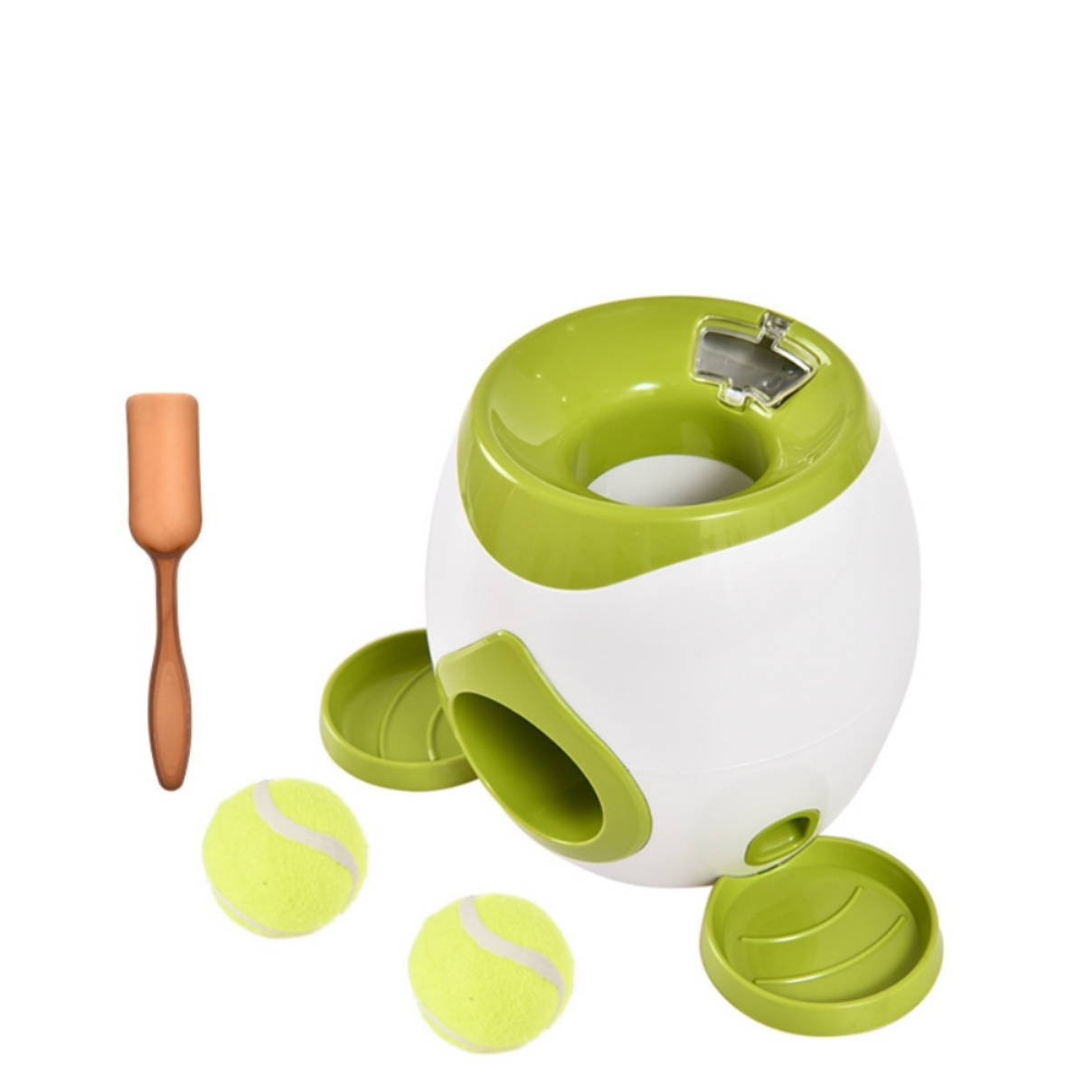 Hundespielzeug mit zwei Tennisbällen und einem Holzschieber. Grün-weißes Spielzeug, weißer Hintergrund.