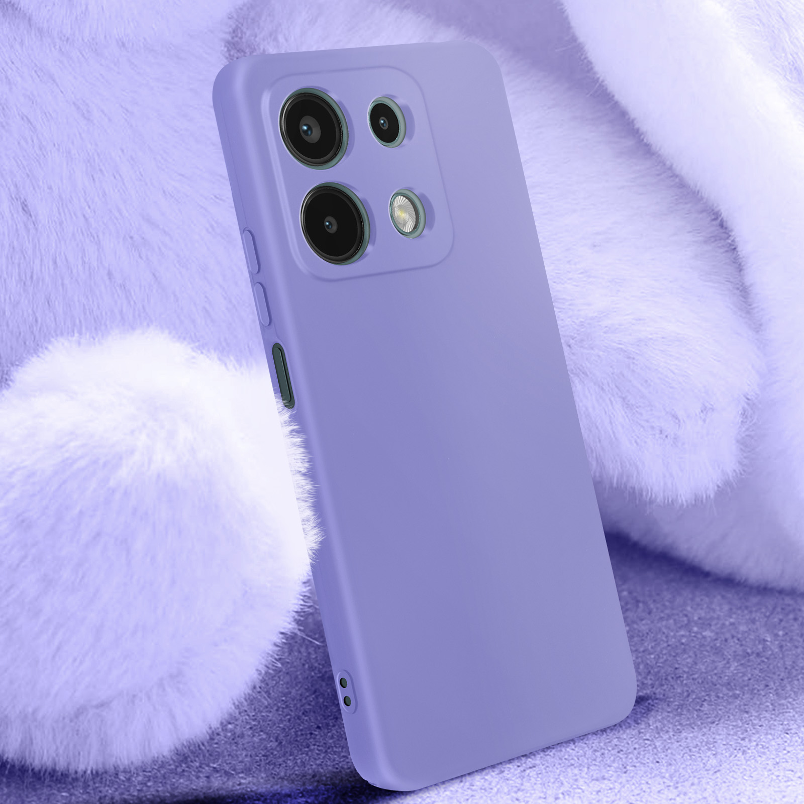 Custodia per telefono viola su superficie viola soffice. Il telefono ha più fotocamere e pulsanti.