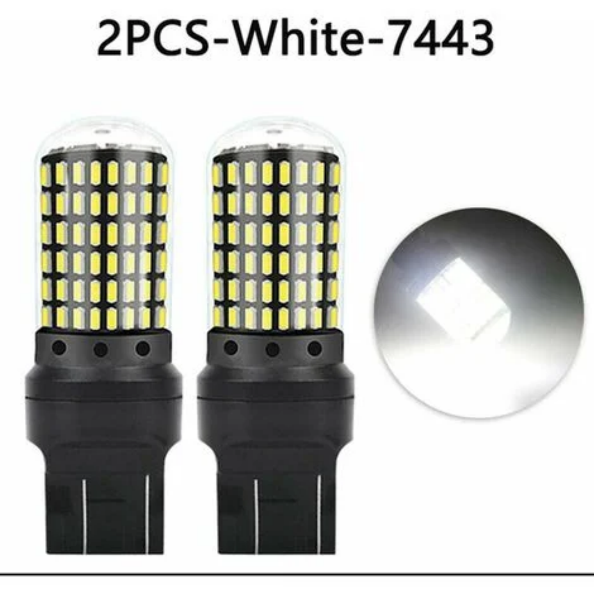 Zwei weiße LED-Autolampen mit hellem Glanz vor weißem Hintergrund.