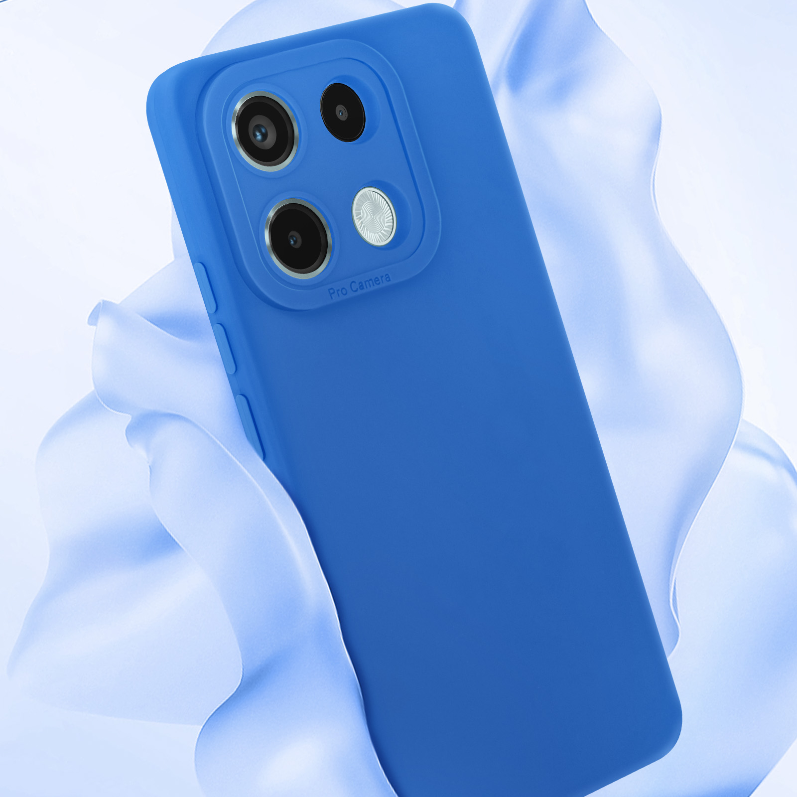 Blauwe telefoonhoes met drie camera's op de achterkant, tegen een blauwe achtergrond.