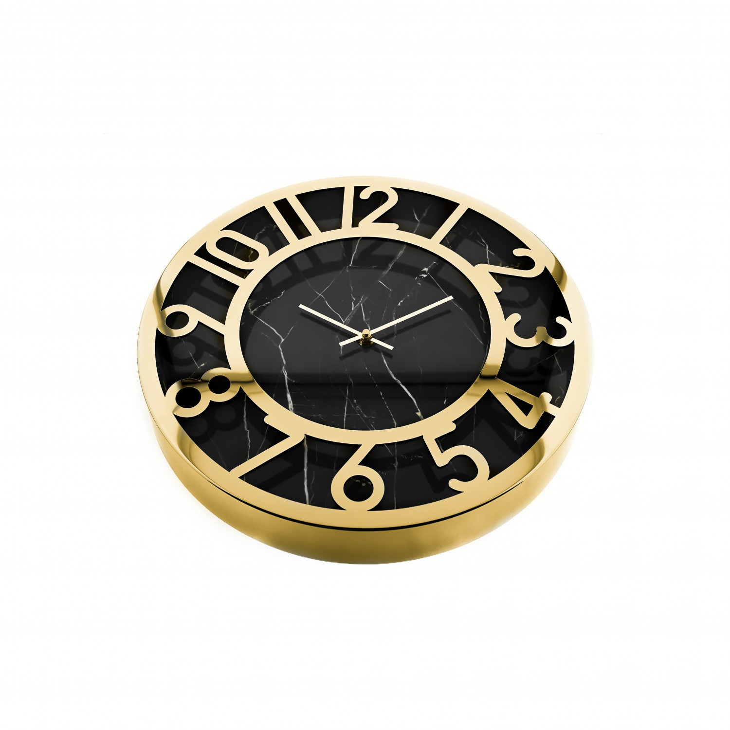 Goldene und schwarze Wanduhr. Rund mit römischen Ziffern. Weiße Zeiger zeigen die Uhrzeit.