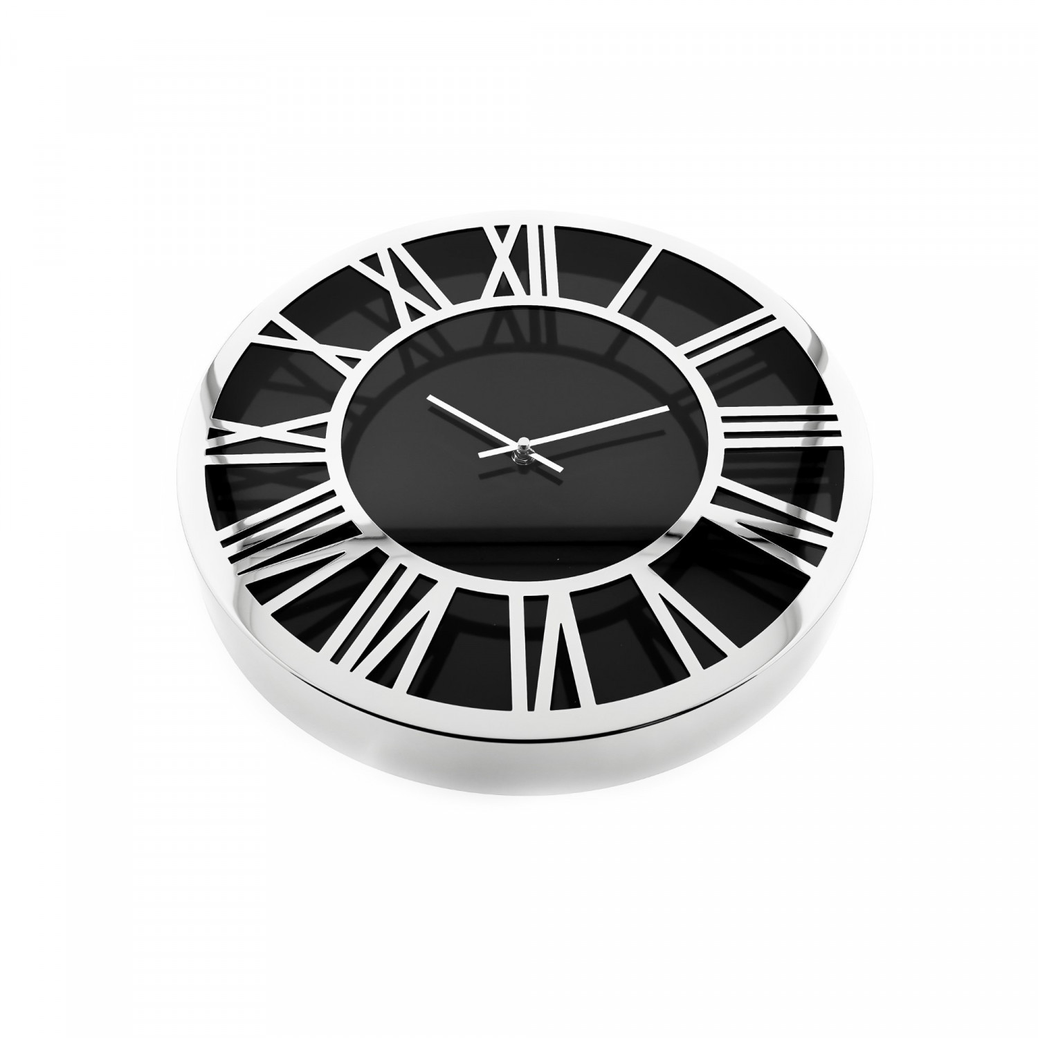 Eine runde, schwarze Uhr mit weißen römischen Ziffern auf silberfarbenem Rand.