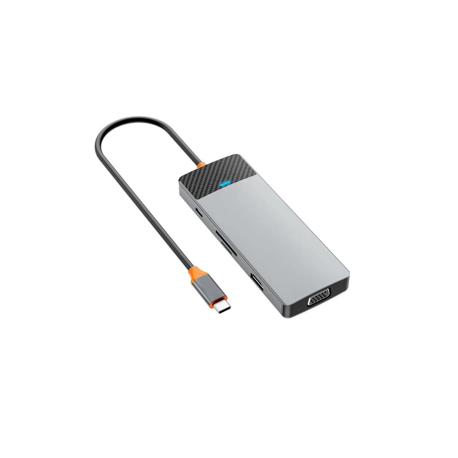 Ein silberner USB-C-Hub mit mehreren Anschlüssen und einem angeschlossenen USB-C-Kabel. Es liegt auf einer weißen Oberfläche.