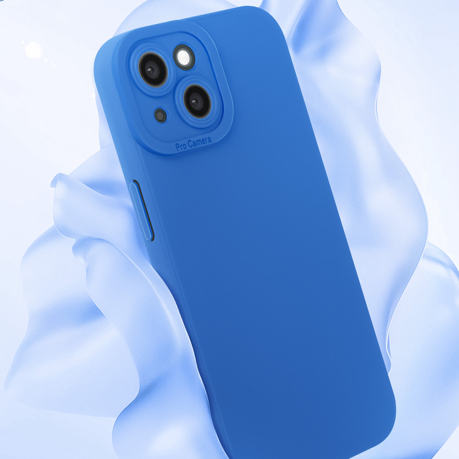Una custodia blu per telefono con ritaglio per la fotocamera. La custodia è in uno studio con sfondo blu.