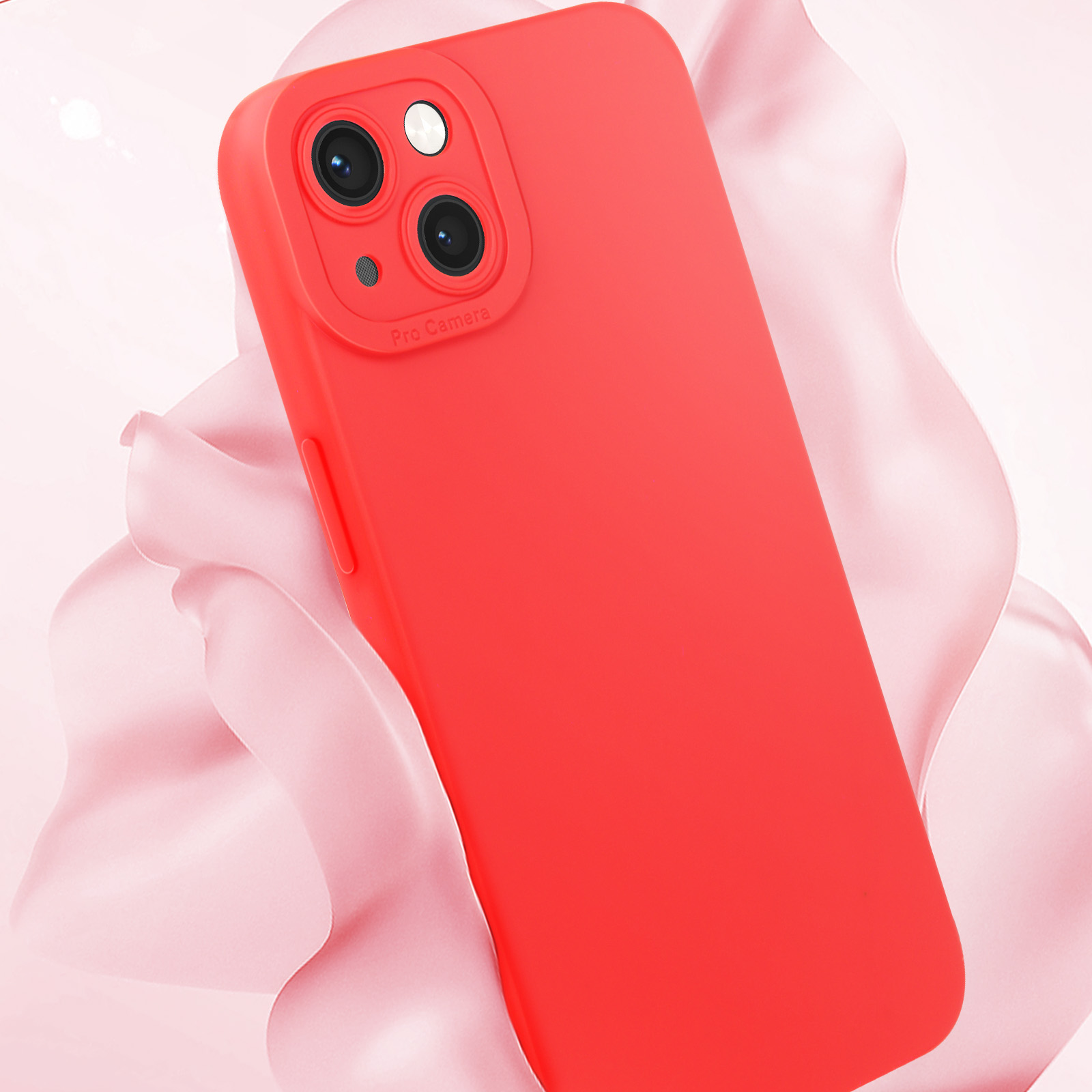 Custodia rossa per telefono con rilievo per fotocamera, su sfondo in tessuto rosa, che mostra il retro.