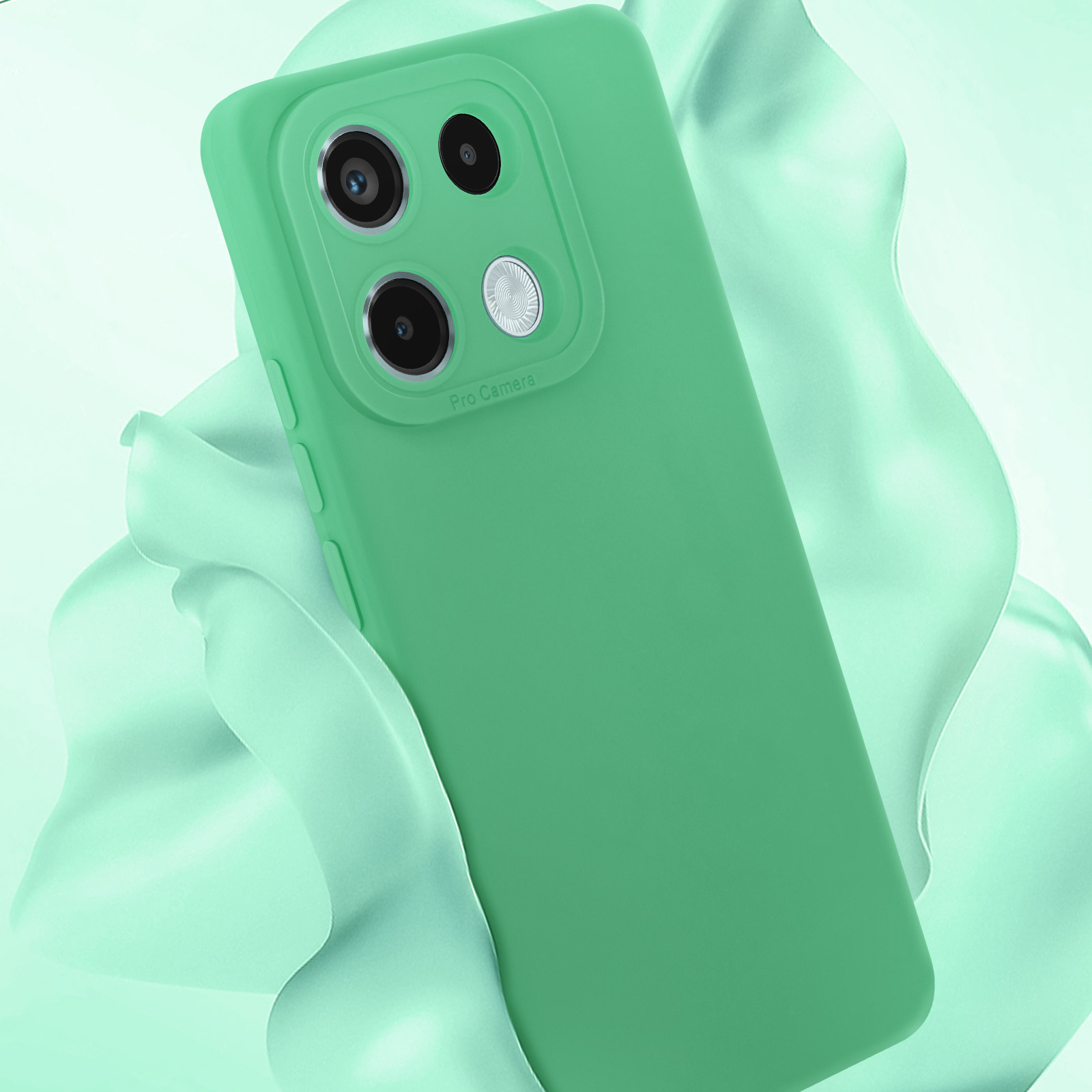 Uno smartphone verde con tre fotocamere, su uno sfondo verde chiaro e fluido, con un'etichetta per fotocamera pro.
