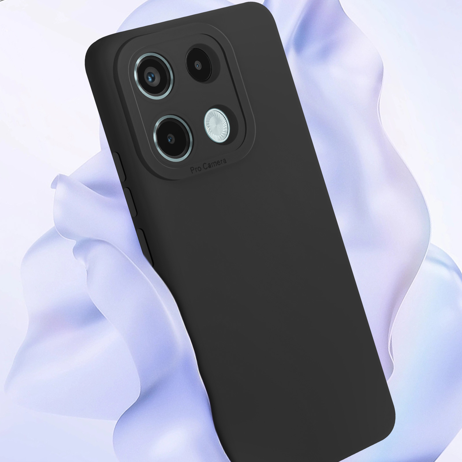 Custodia nera per telefono con tre obiettivi della fotocamera. Sfondo bianco e viola.