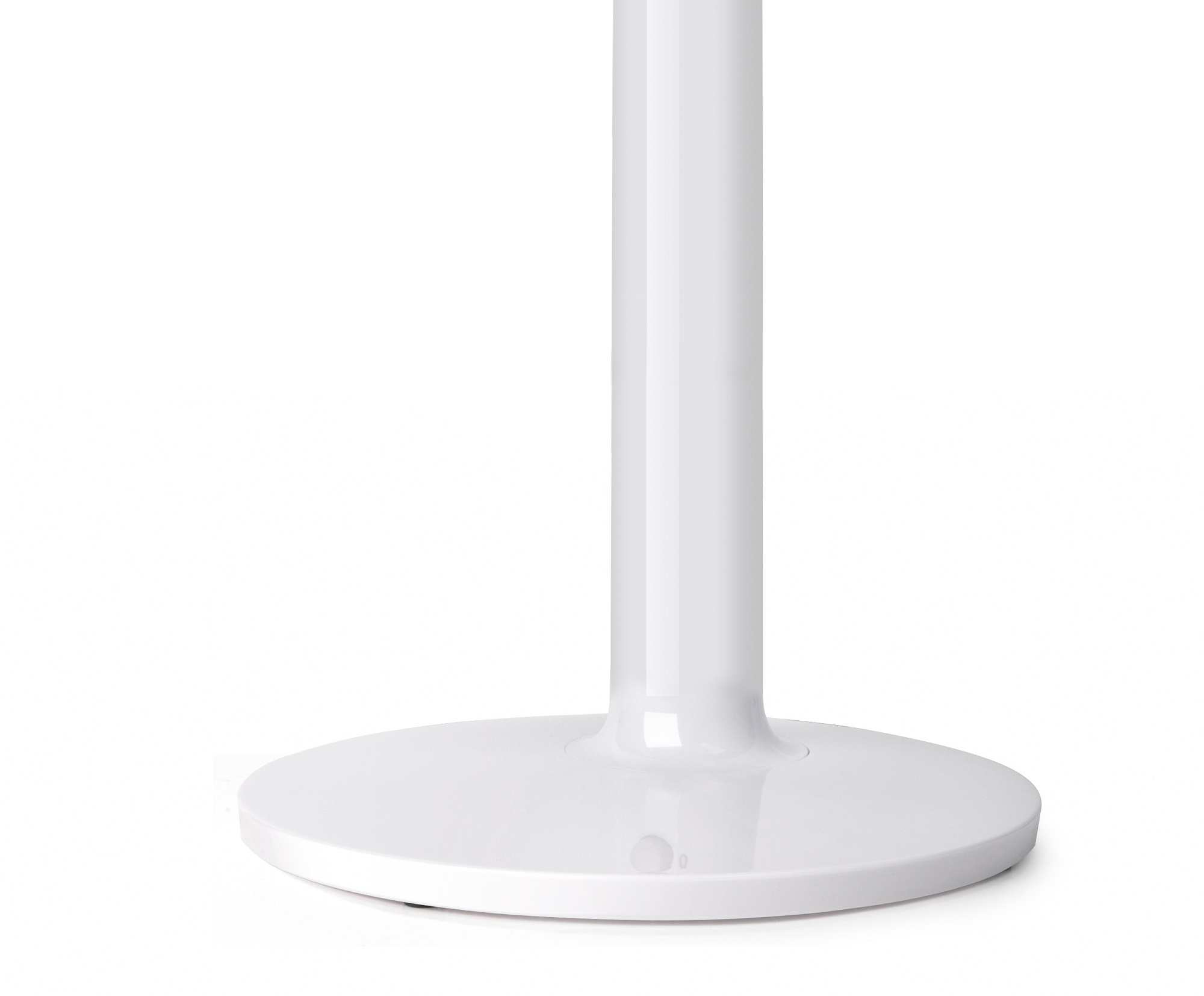 Biała, okrągła podstawa stojaka, z białym słupem wznoszącym się z niej.