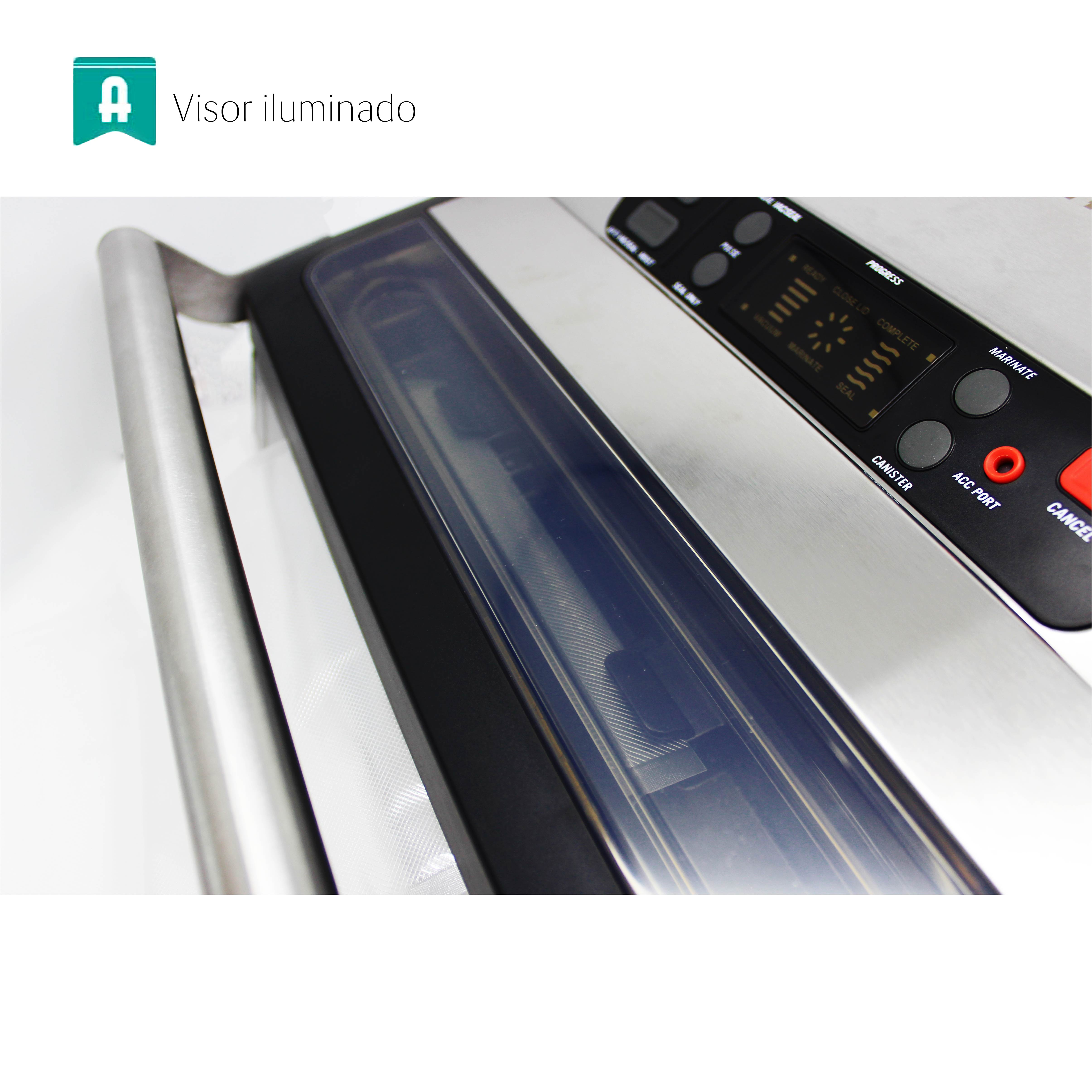 Primer plano de sellador de alimentos con panel de control y ventana, sobre fondo blanco.