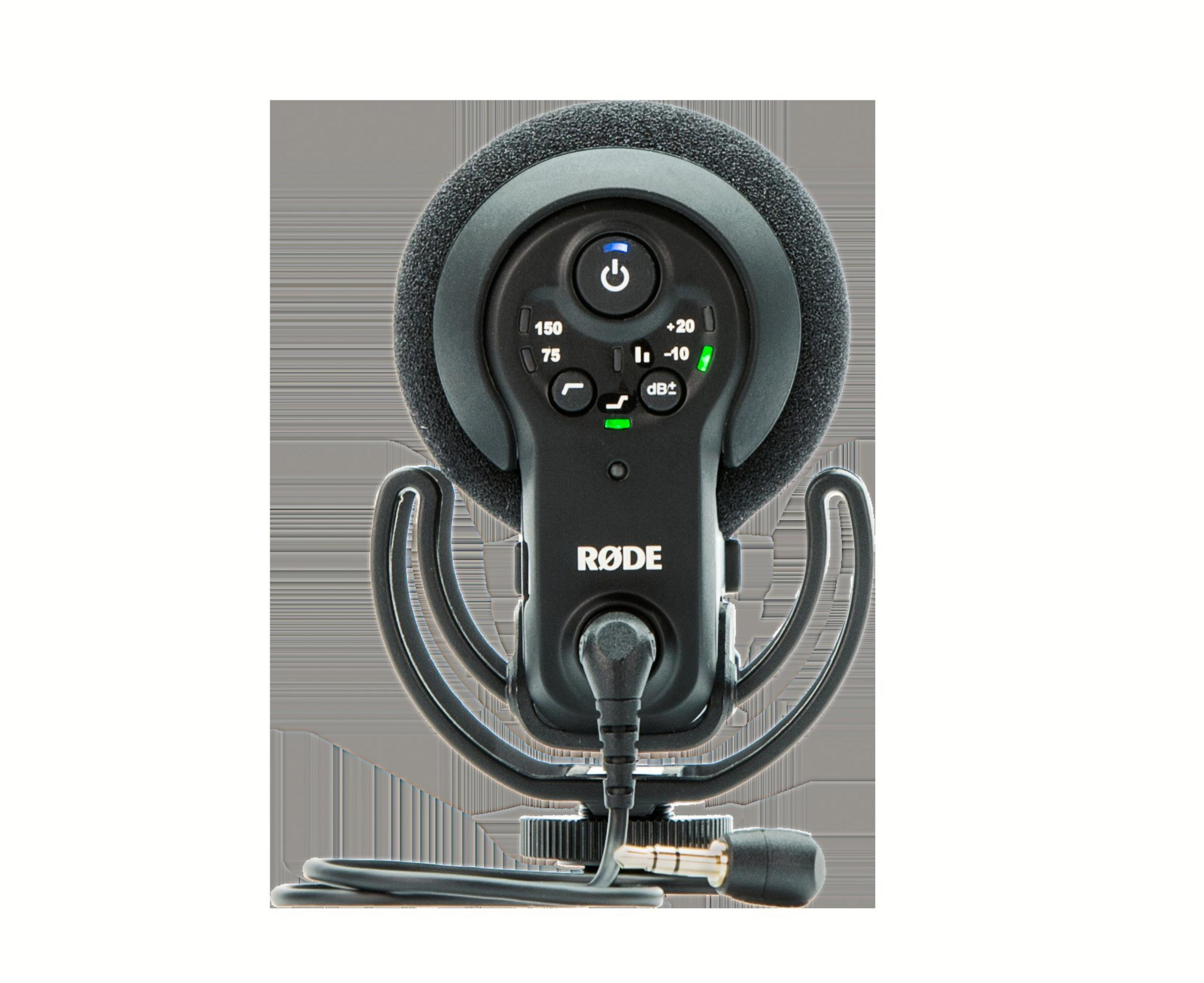 Czarny mikrofon Rode z elementami sterowania i piankową osłoną przeciwwiatrową, na białym tle.