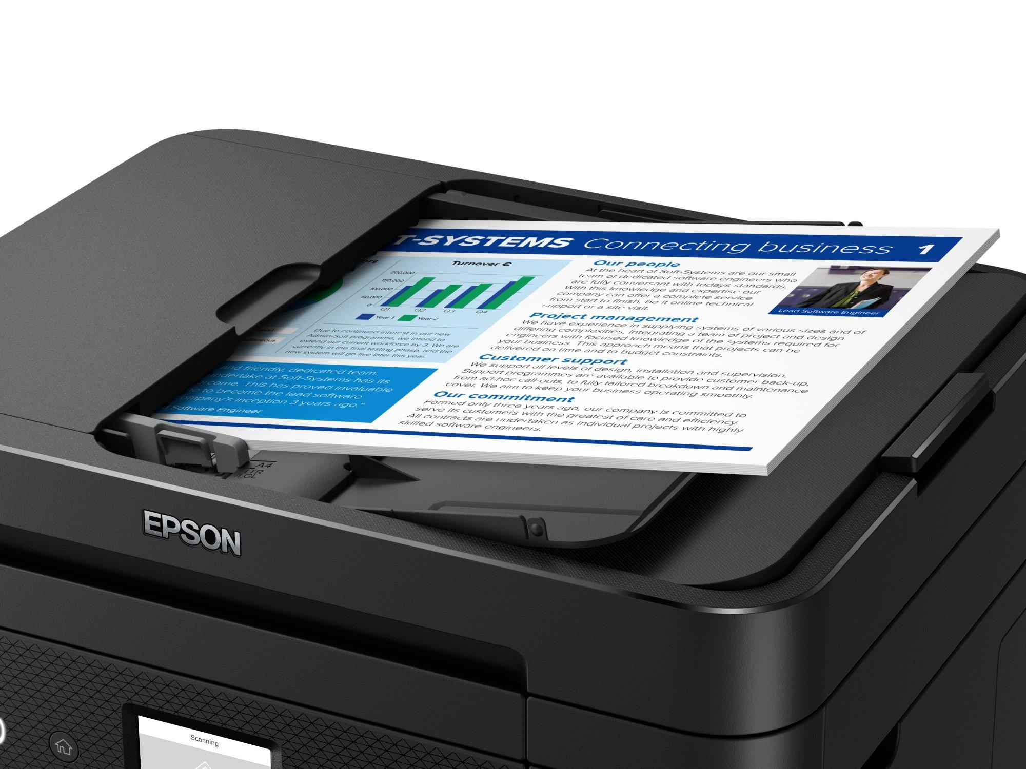 Imprimante Epson noire, vue de dessus avec un document numérisé, sur fond blanc.