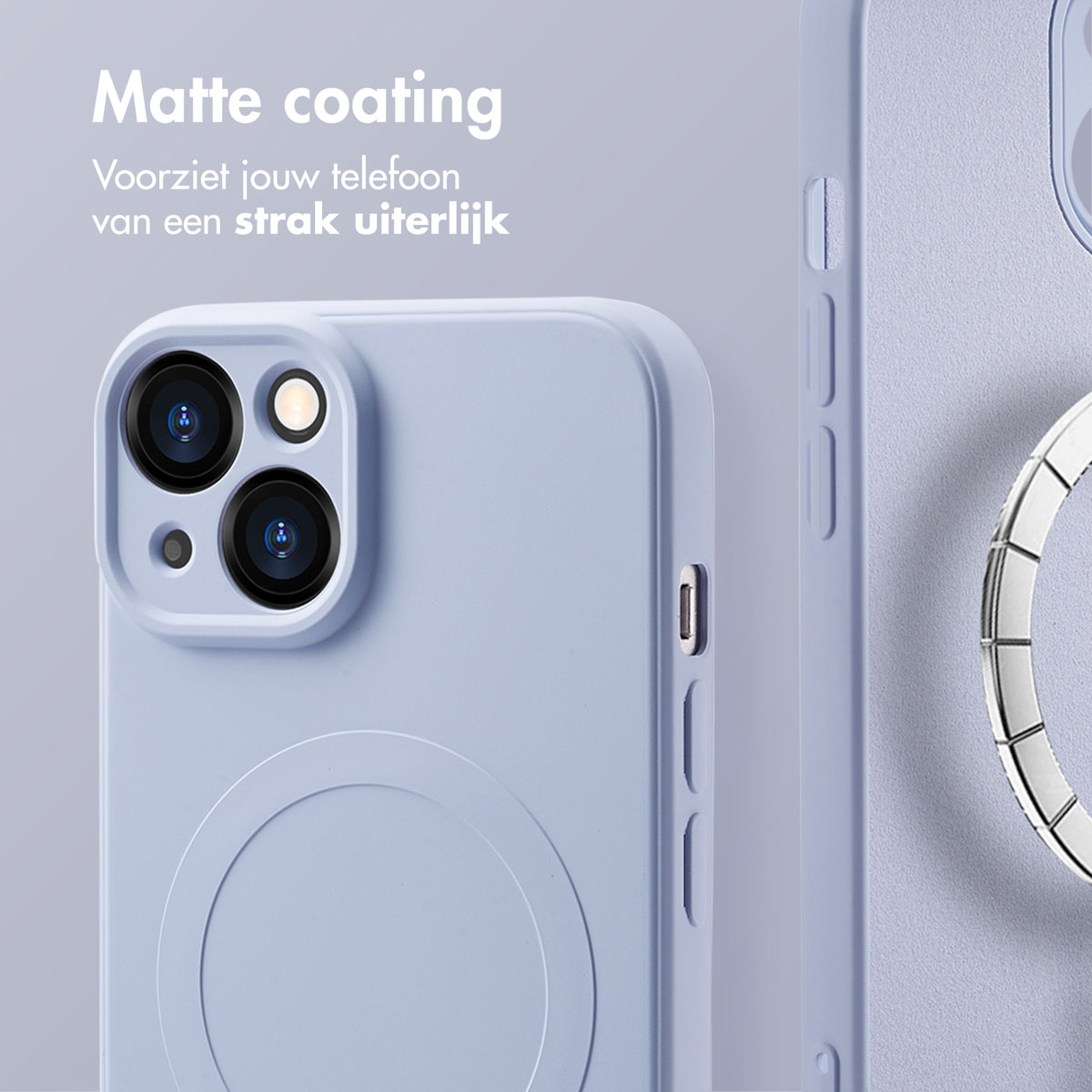 Une coque de téléphone bleu clair, montrant les découpes pour la caméra et les boutons, et un cercle MagSafe.