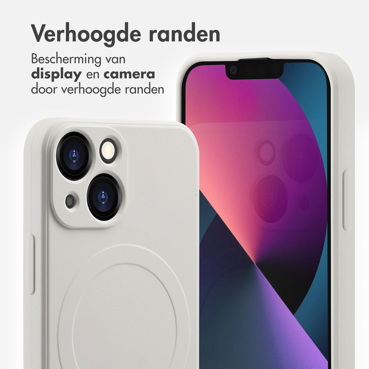 Witte telefoonhoes op telefoon. De hoes bedekt de achterkant en randen. De telefoon heeft een camera-uitsparing en scherm.