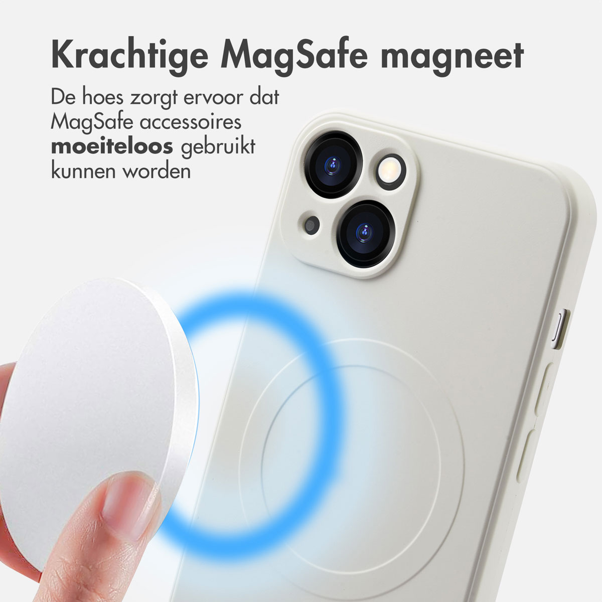 Een witte telefoon met een witte MagSafe-oplader, die de magnetische verbinding toont. Tekst over MagSafe-accessoires.