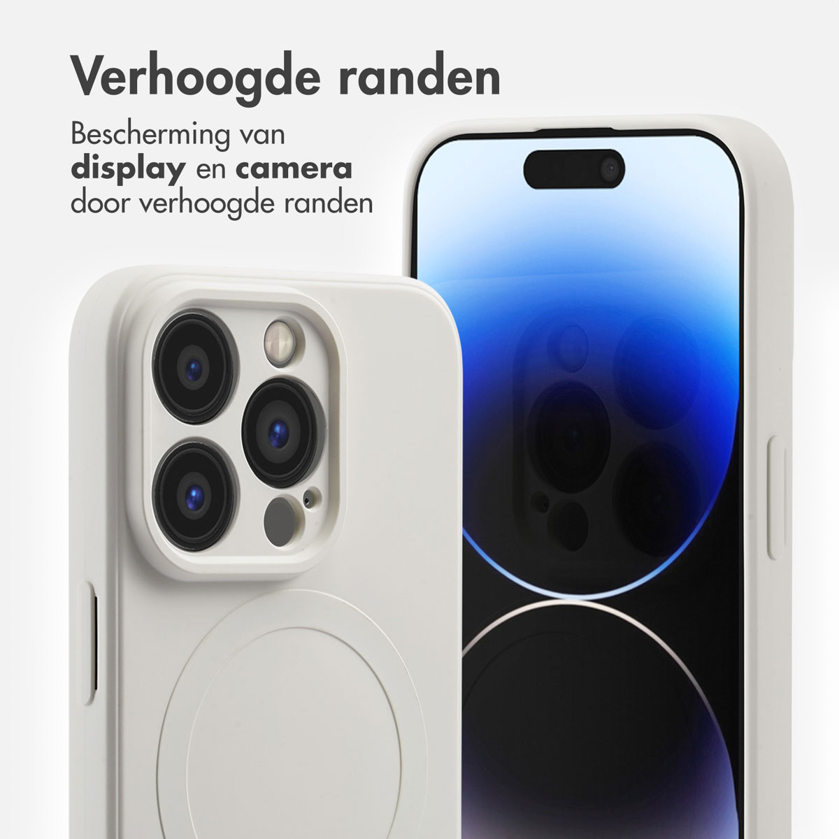 Witte telefoonhoes op telefoon. De hoes bedekt de achterkant en randen. De telefoon heeft een camera-uitsparing en scherm.