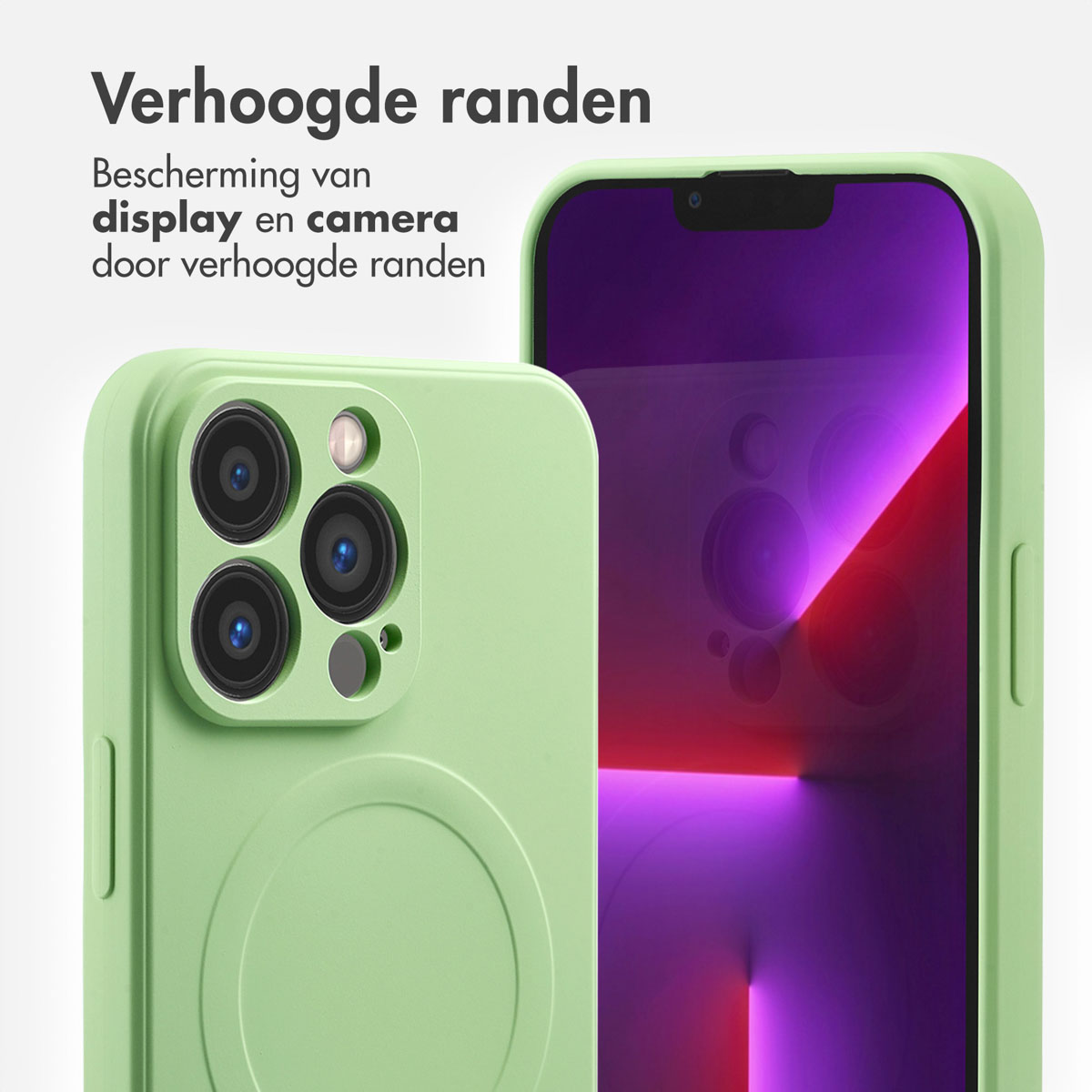 Een groene telefoonhoes met verhoogde randen die het scherm en de camera beschermen. Het telefoonscherm toont paarse en rode gradiënten.
