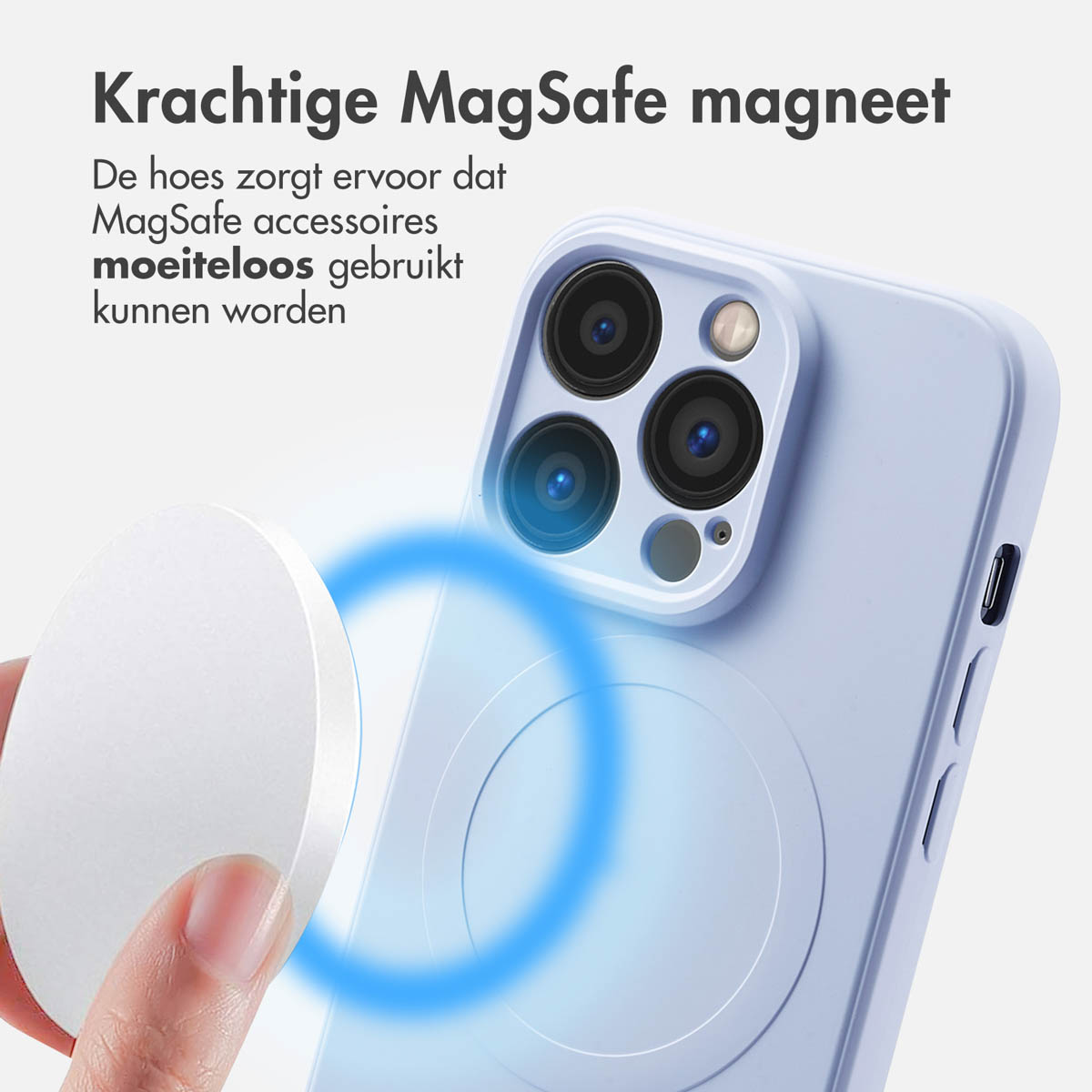 Lichtblauwe telefoonhoes met een wit MagSafe-accessoire. Tekst: 'Krachtige MagSafe magneet'.