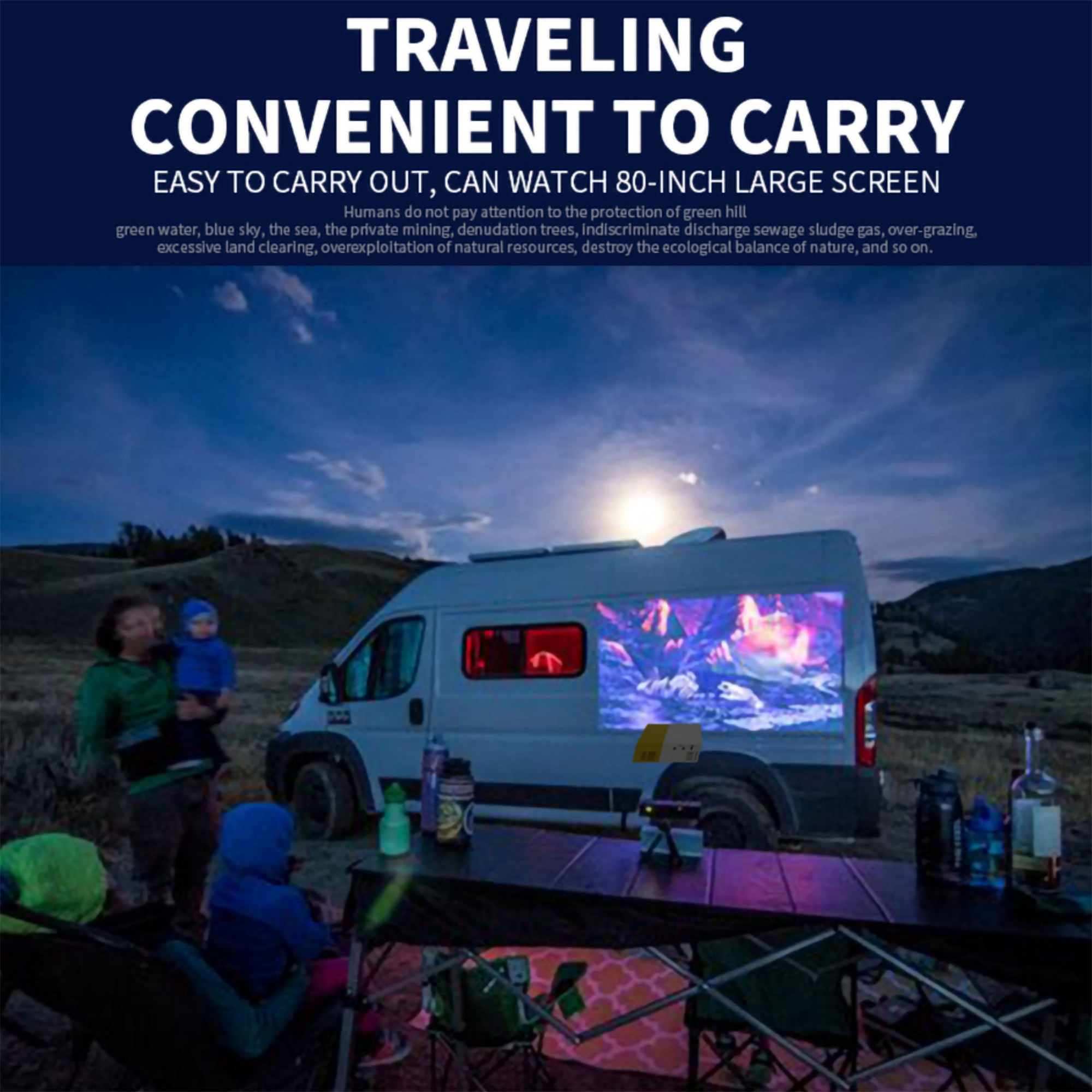 Ein Wohnmobil mit Leinwand, auf der ein Film läuft, umgeben von Menschen und Campingausrüstung in der Dämmerung.
