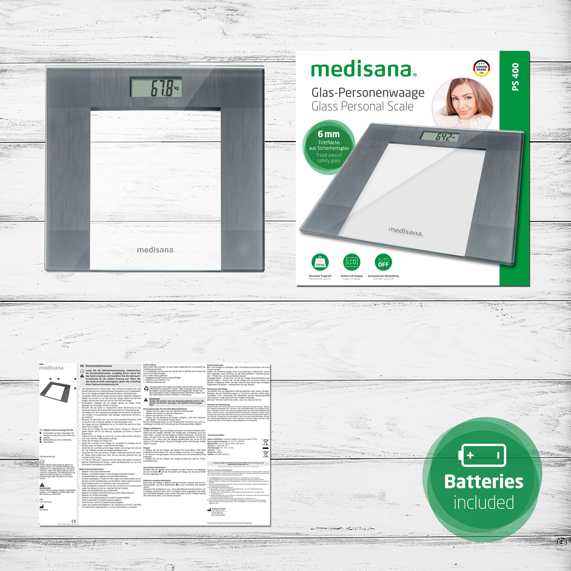 Digitale weegschaal met een display van 67,8. Doos met tekst en een afbeelding op houten achtergrond.