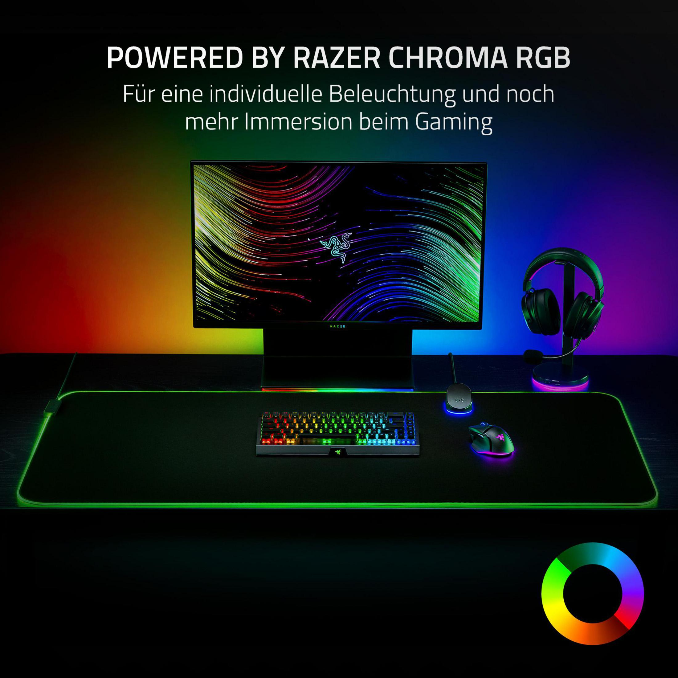 Konfiguracja do gier z monitorem, klawiaturą, myszą i słuchawkami. Posiada kolorowe oświetlenie RGB.
