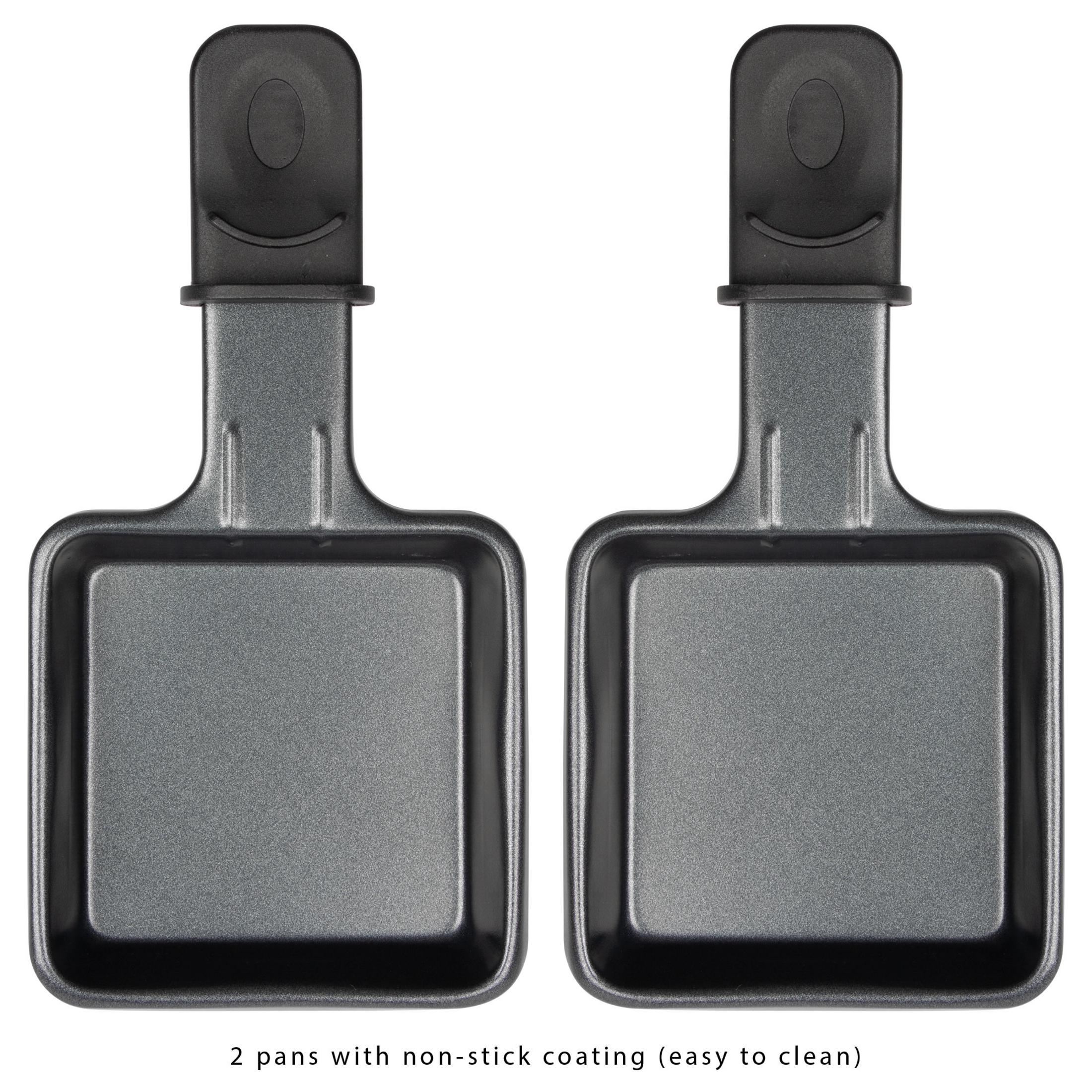 Dwie szare patelnie do raclette z powłoką nieprzywierającą, z czarnymi uchwytami.