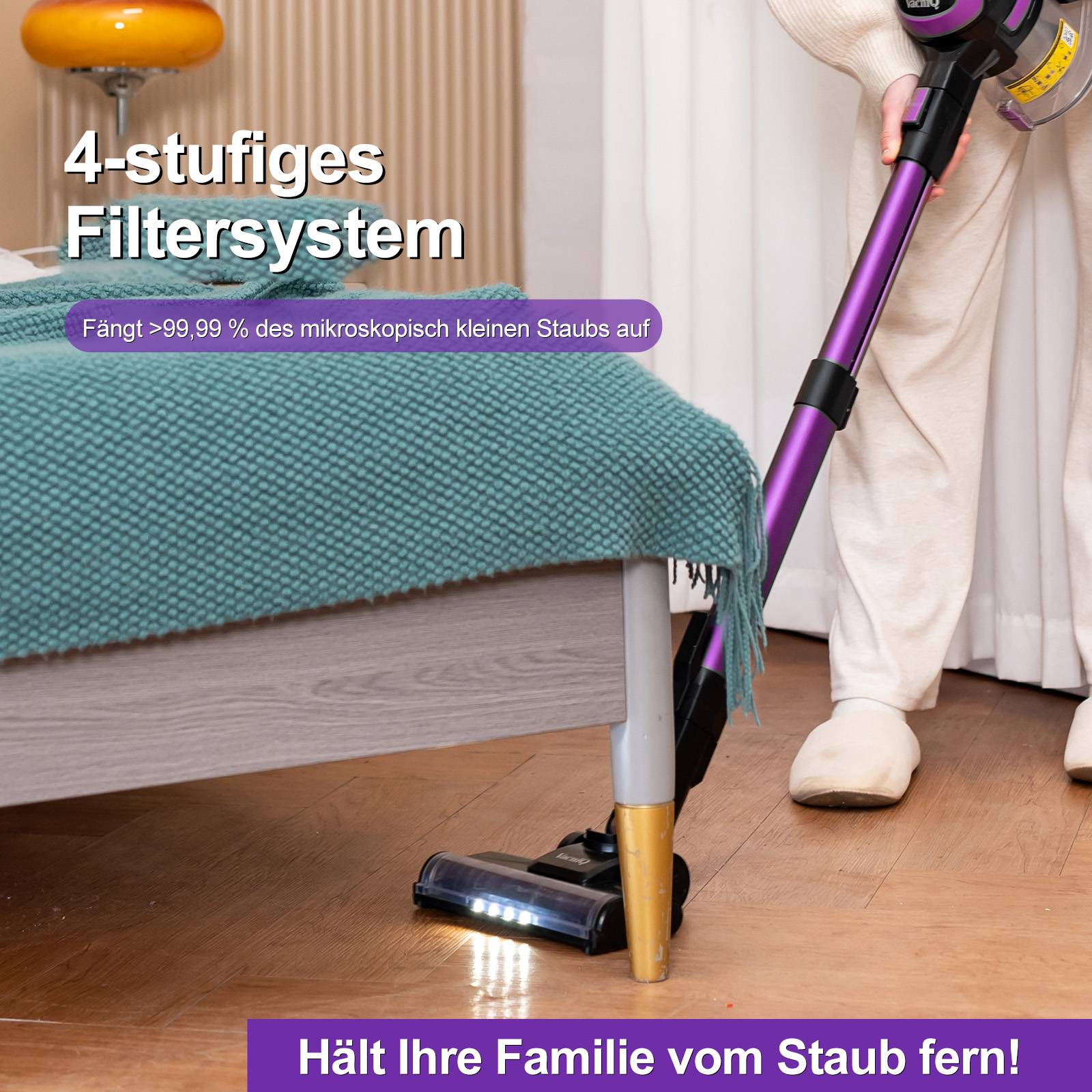 Staubsauger in Aktion, in einem Raum mit Bett, reinigt den Boden.
