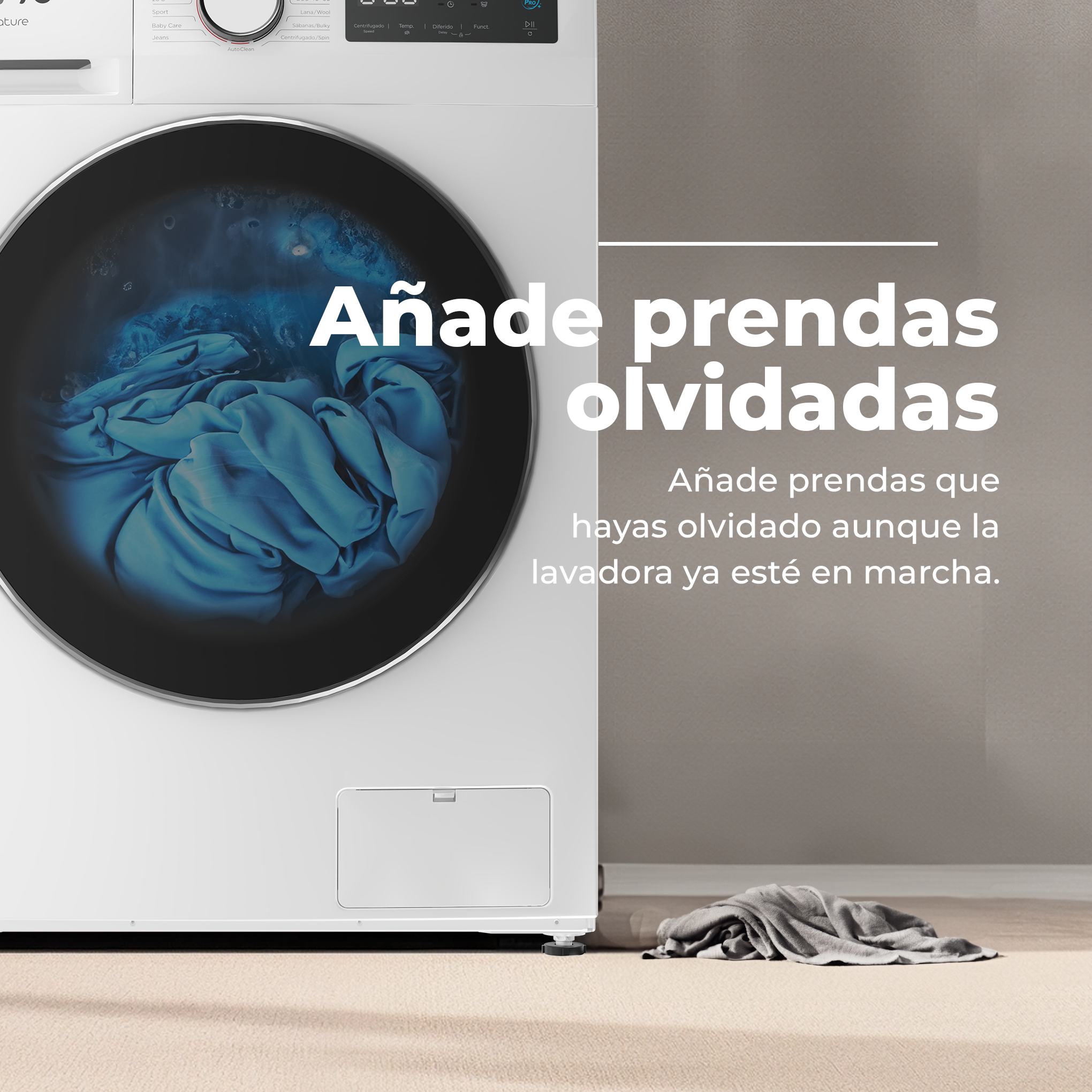 Lavadora blanca con texto: Añade prendas olvidadas. Prenda gris delante.