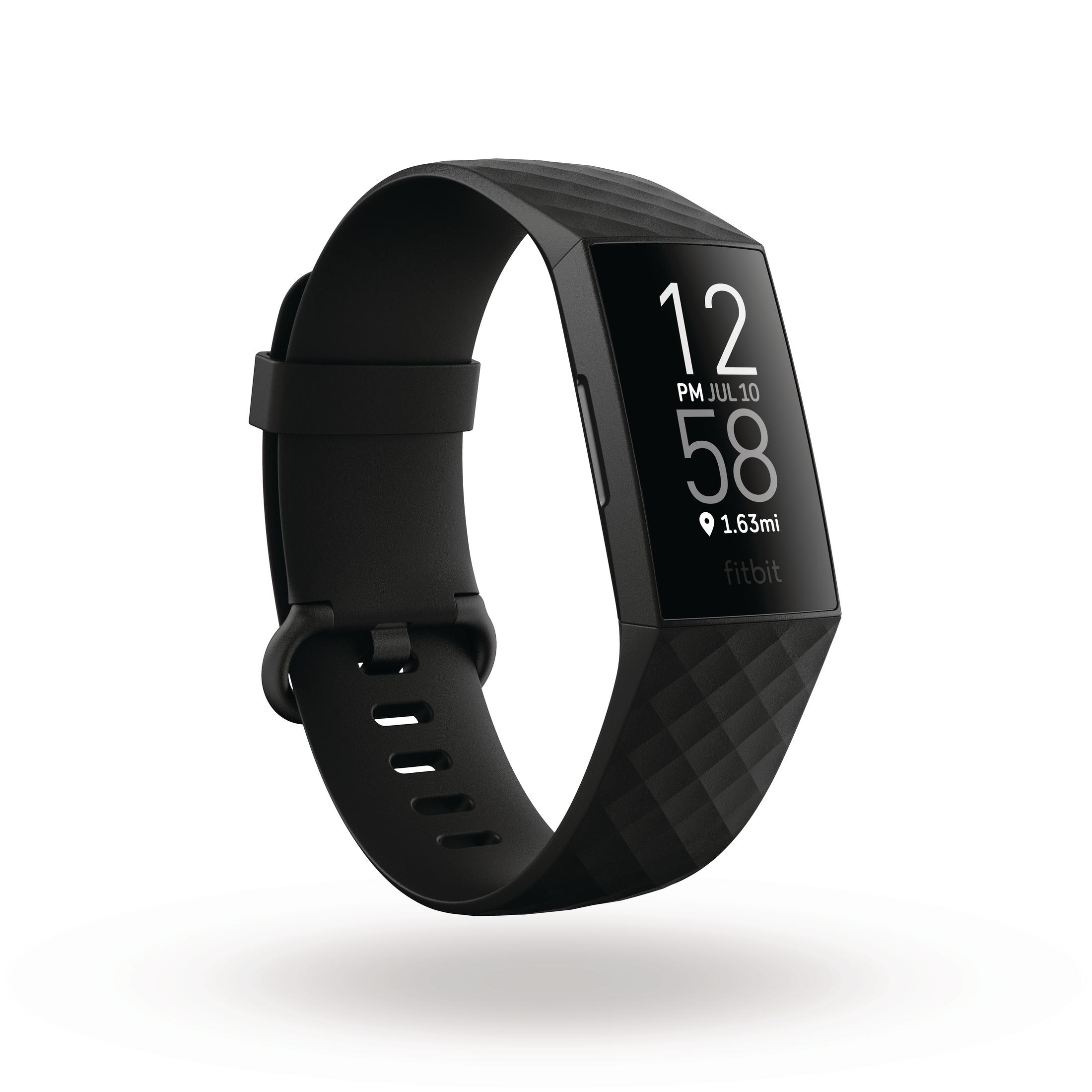 Schwarze Fitbit-Uhr auf weißem Hintergrund. Sie zeigt die Uhrzeit und Fitness-Statistiken.