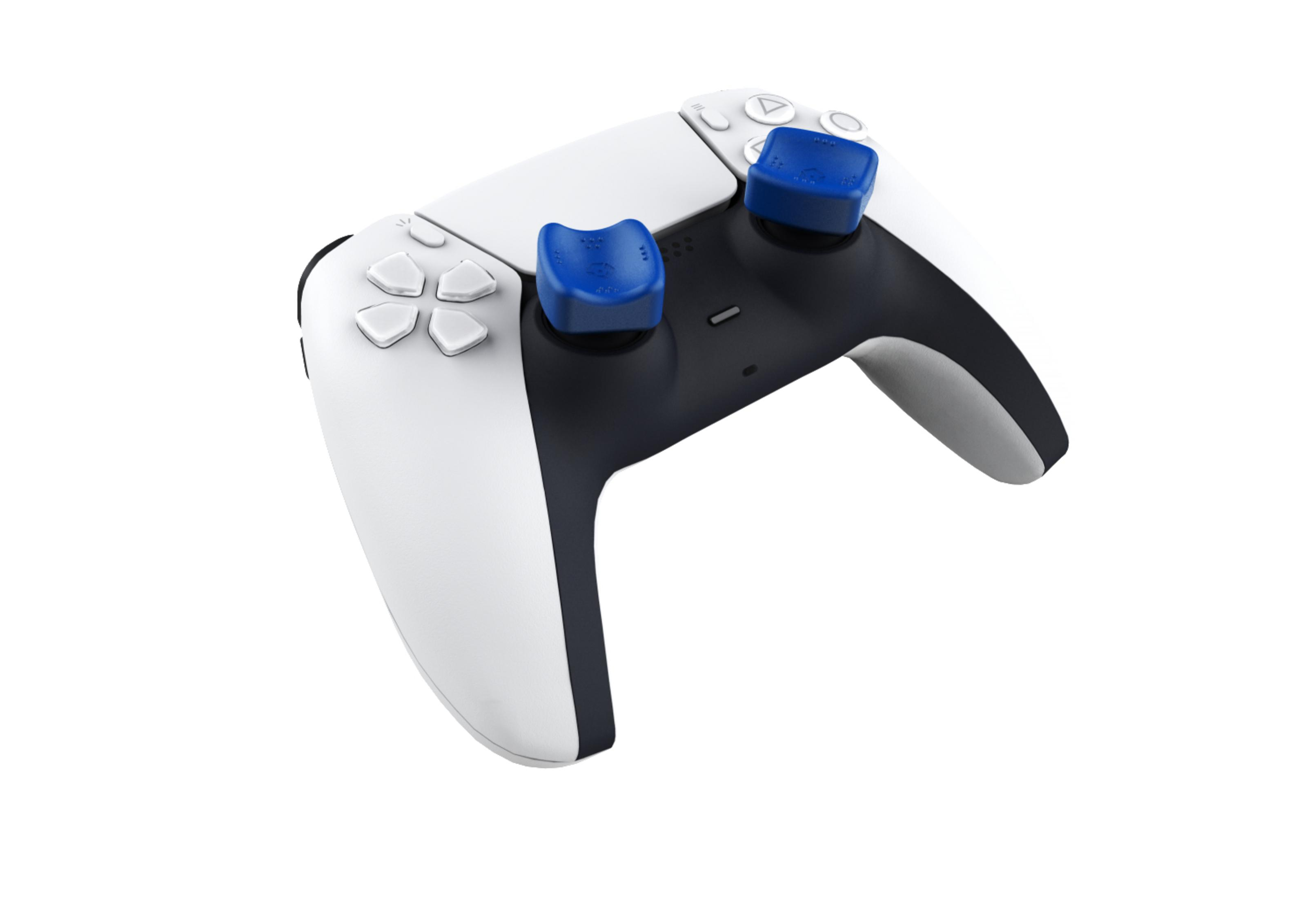 Controlador blanco y negro de Playstation 5 con cubiertas azules para joystick. Fondo blanco.