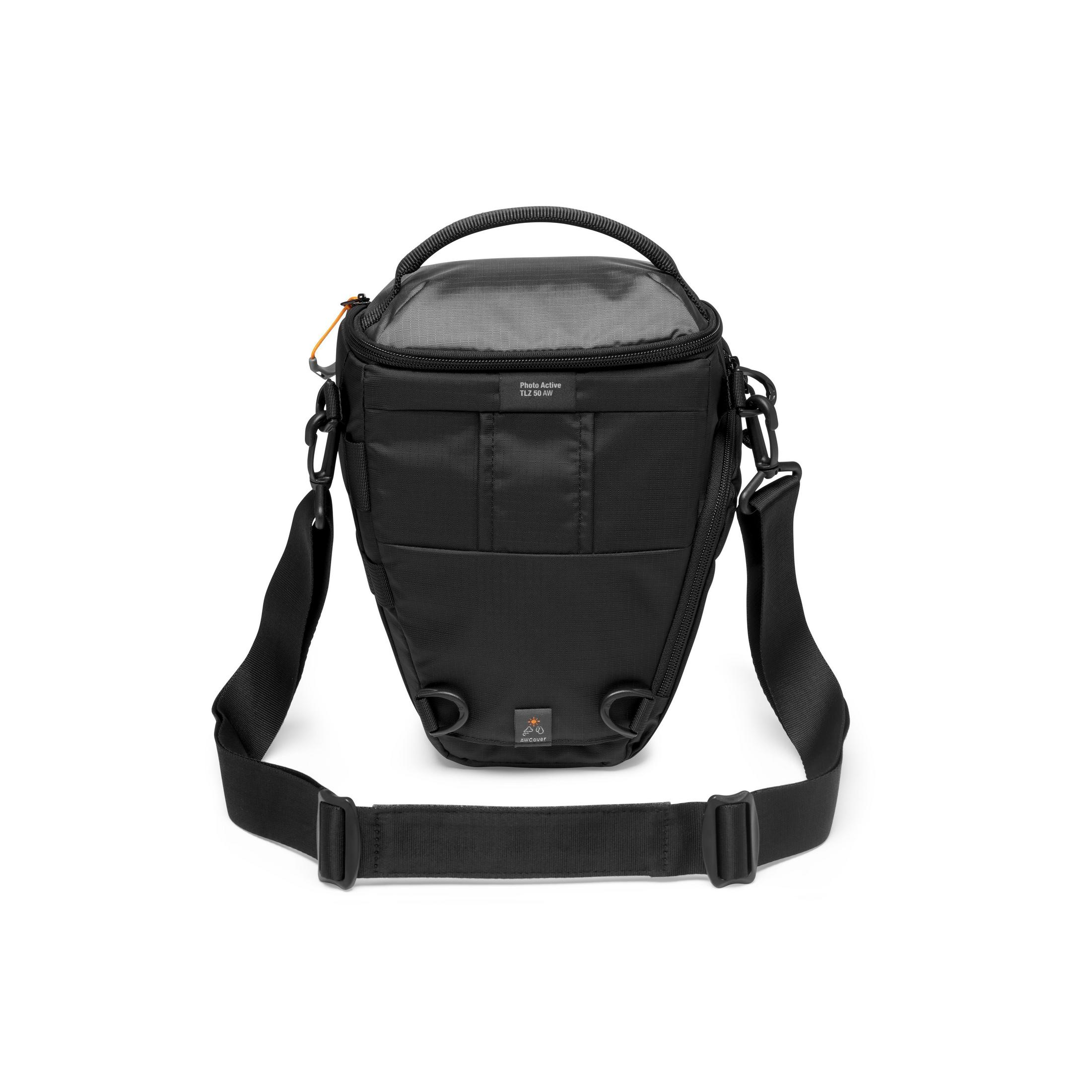 Un sac photo noir avec une bandoulière. Il est posé sur une surface blanche.