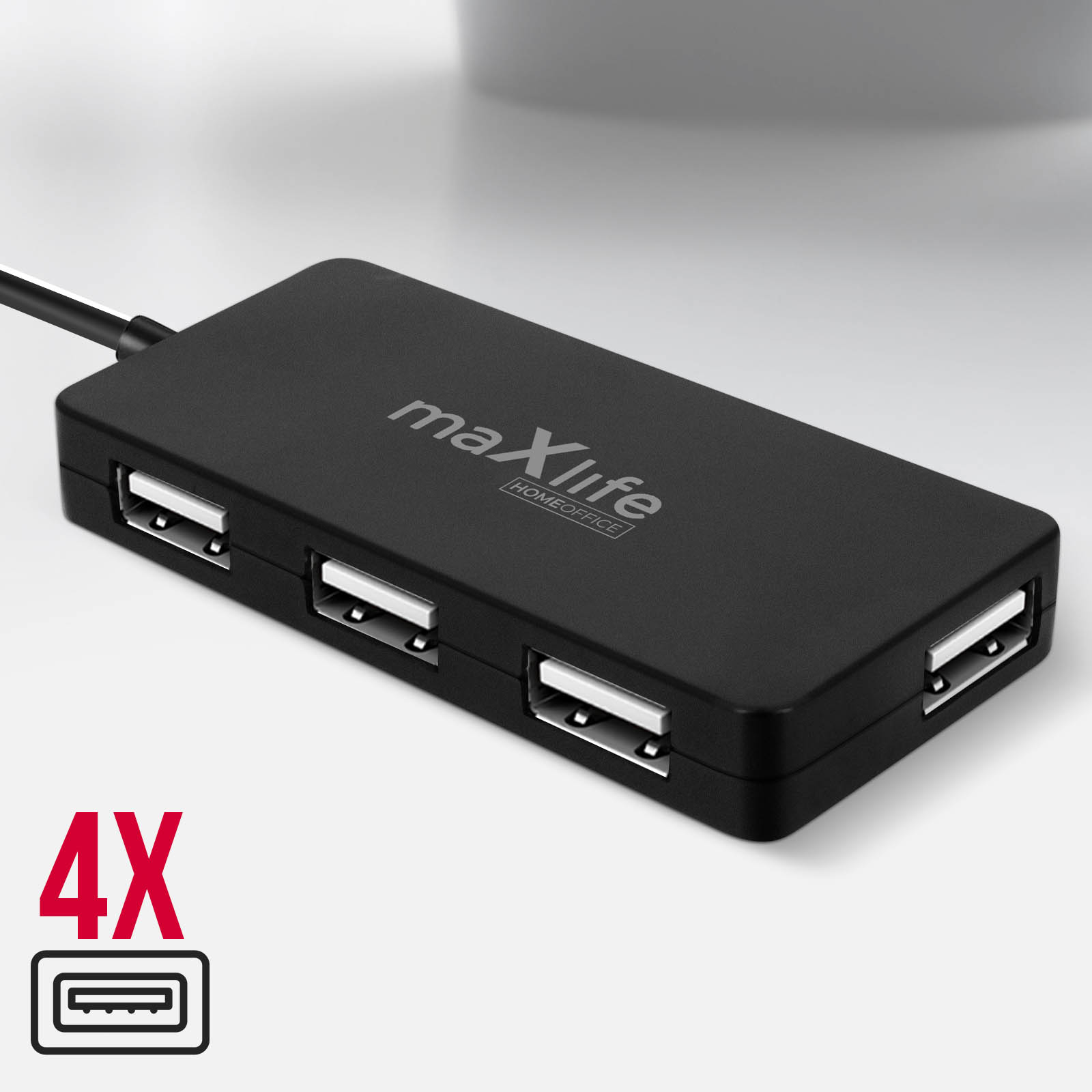 Schwarzer Maxlife USB-Hub mit vier USB-Anschlüssen, auf grauem Hintergrund mit 4X-Symbol.