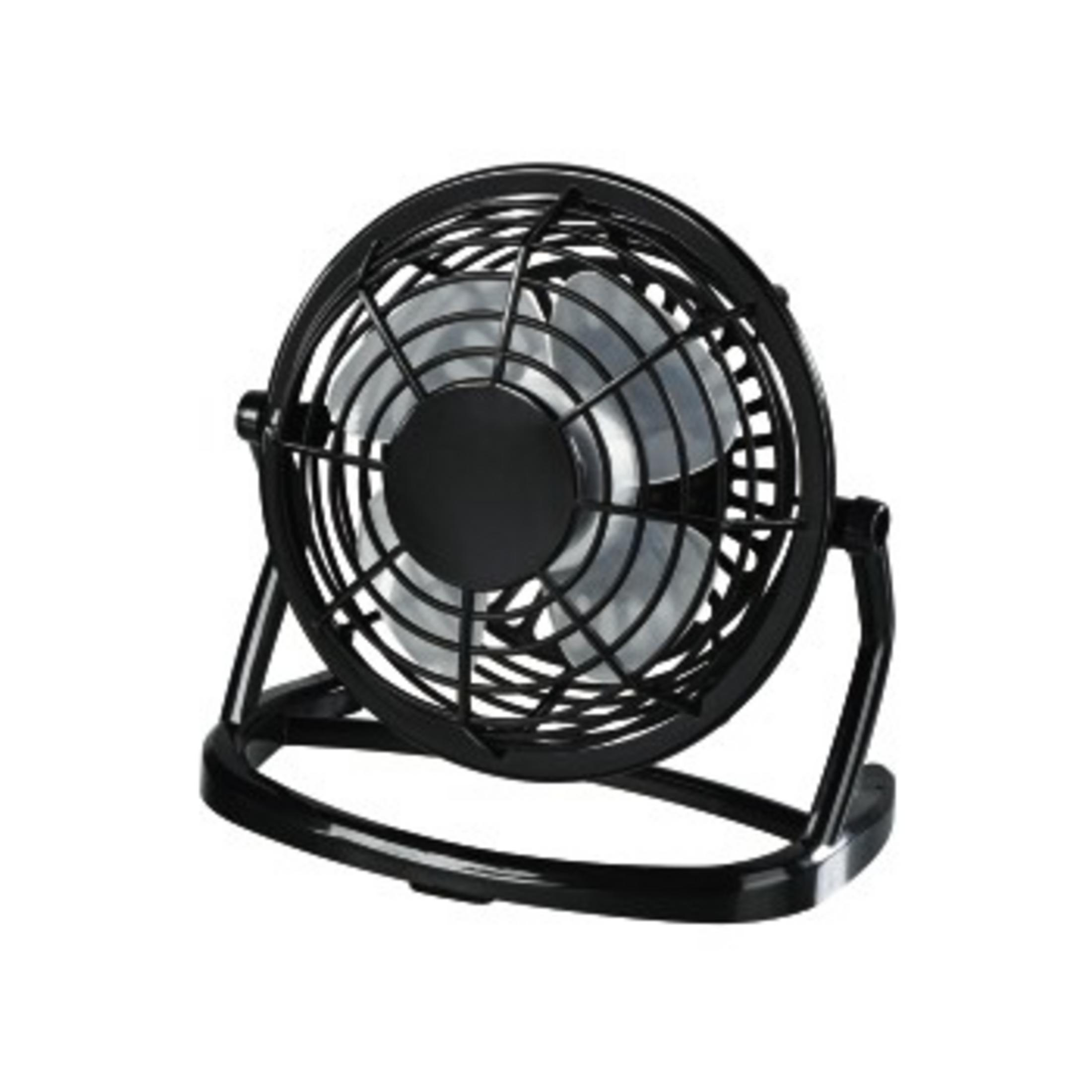 Ein schwarzer elektrischer Ventilator.