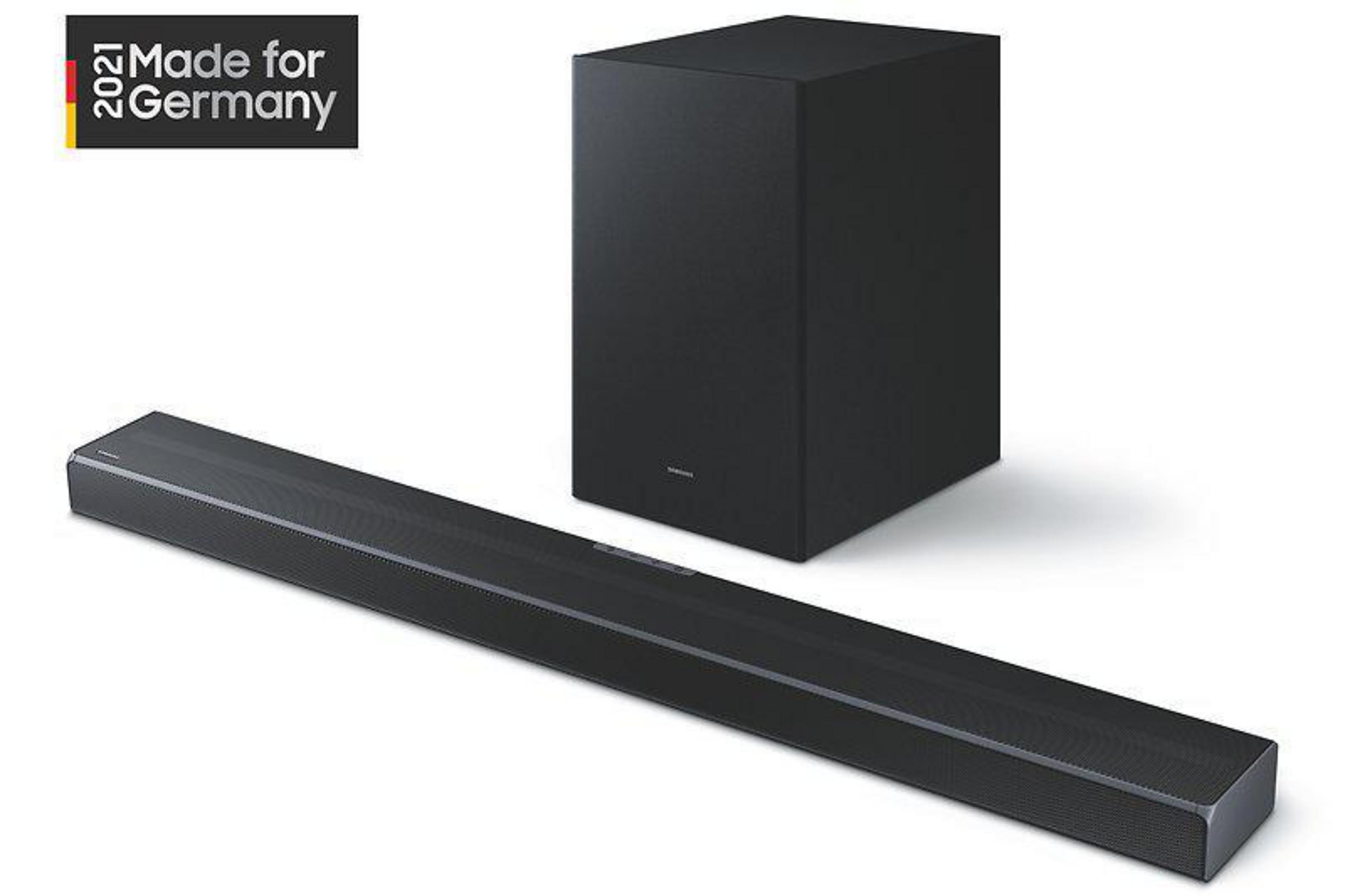 Eine schwarze Soundbar und ein Subwoofer. Die Soundbar ist lang, der Subwoofer ein Würfel.