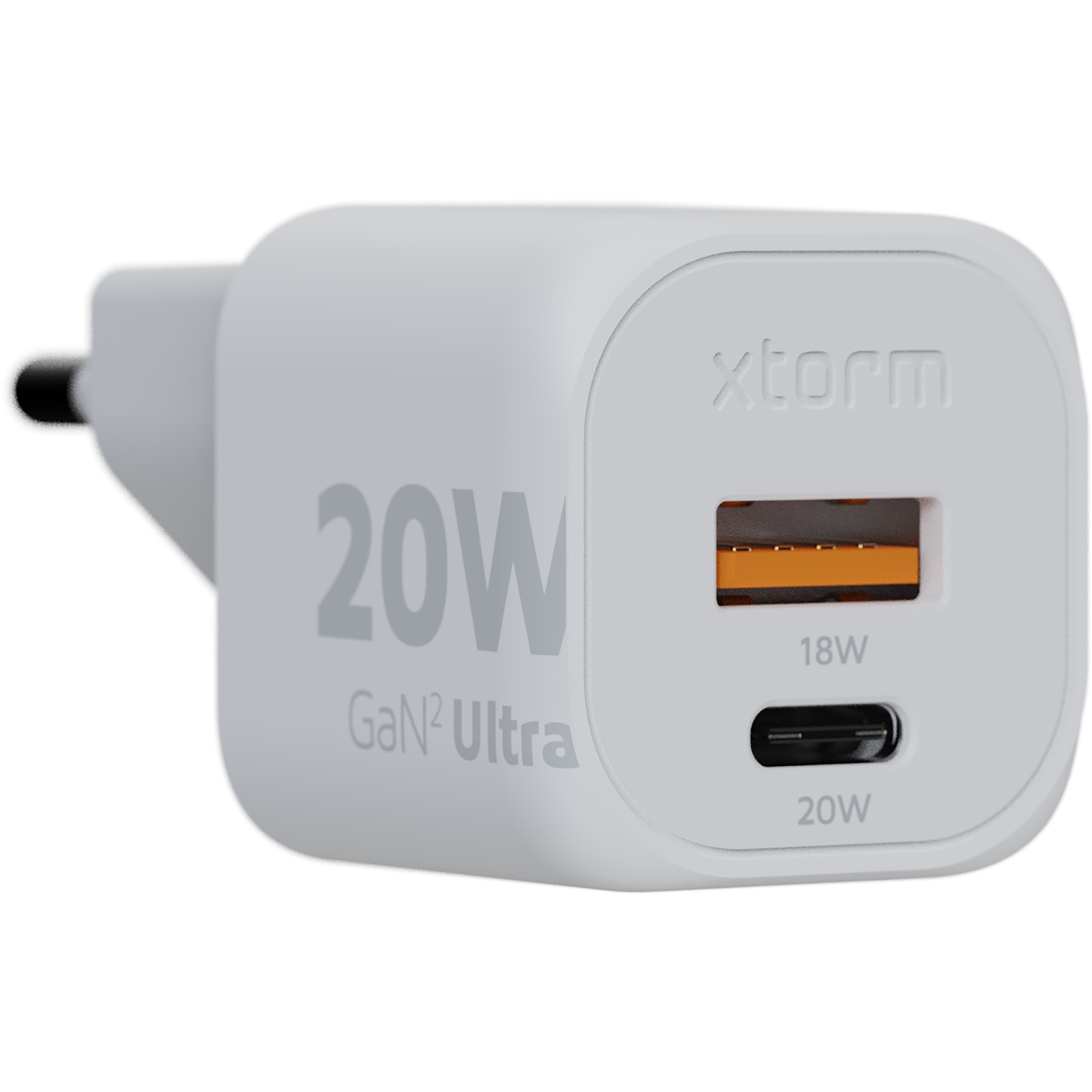 Weißes Xtrom 20W GaN-Ladegerät mit USB-C- und USB-A-Anschluss, isoliert auf schwarzem Grund.