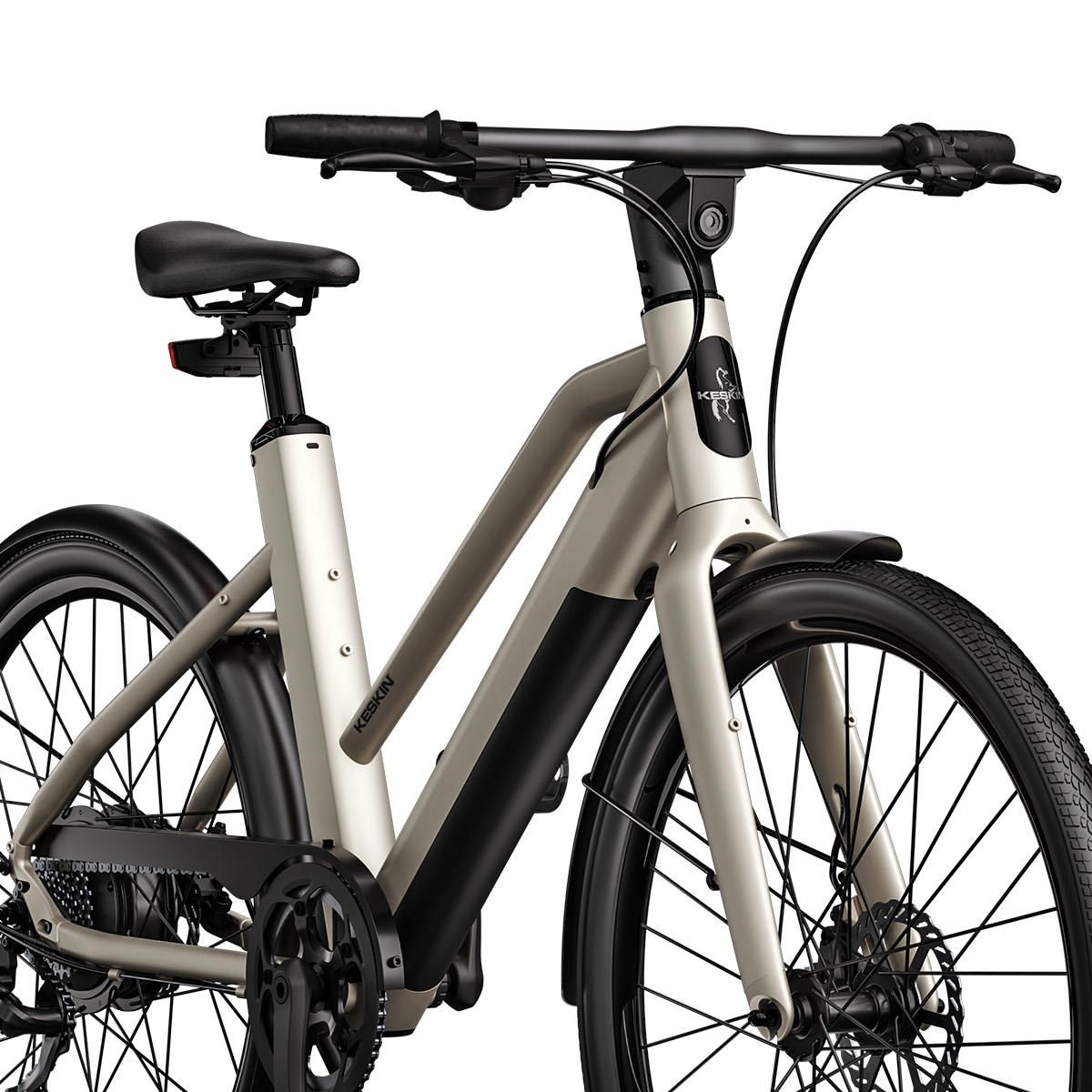 Ein hellgraues Elektrofahrrad mit schwarzen Reifen und einem schwarzen Rahmen auf weißem Hintergrund.