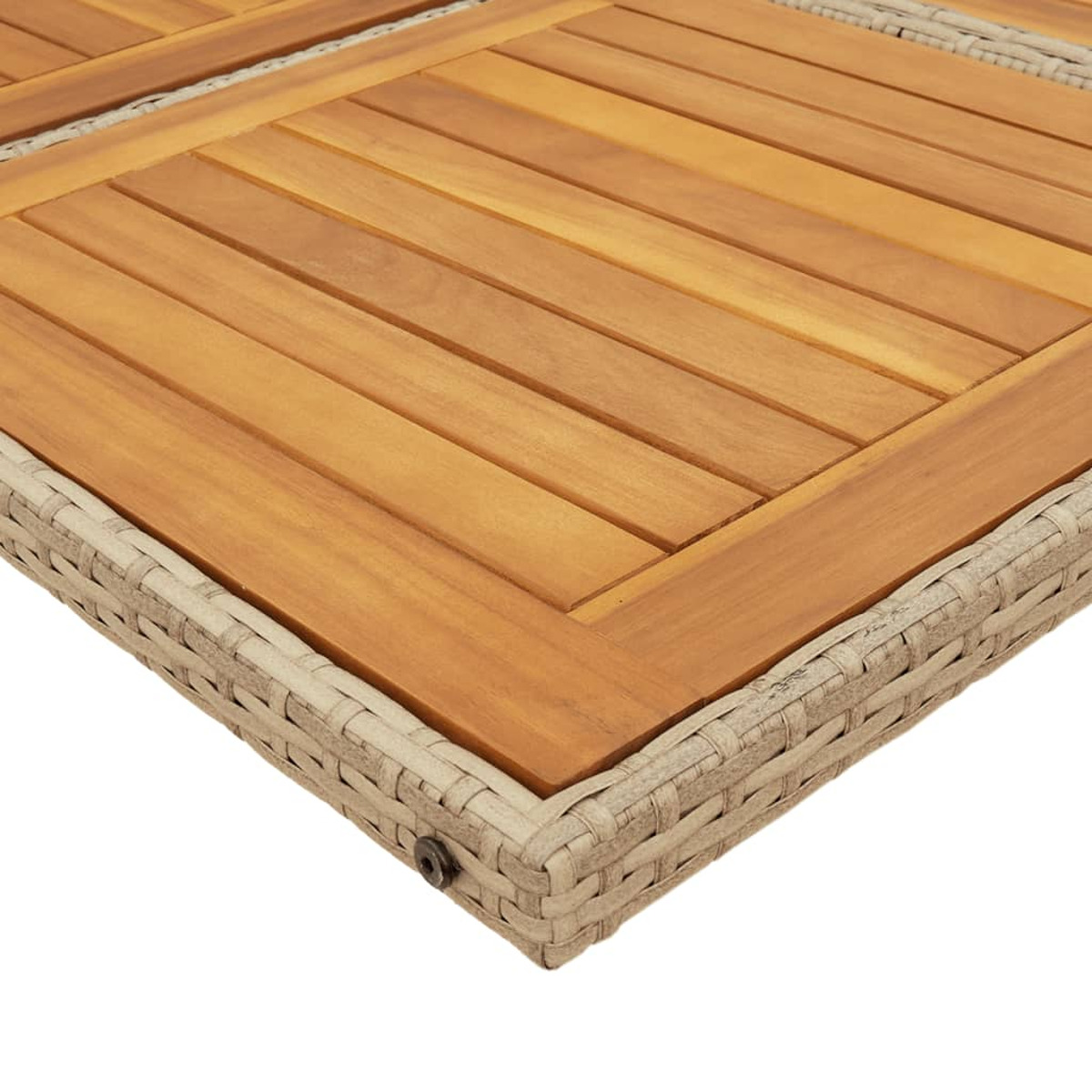 Nahaufnahme von Holztischplatten mit gewebtem Rand. Das Holz hat eine hellbraune Farbe.