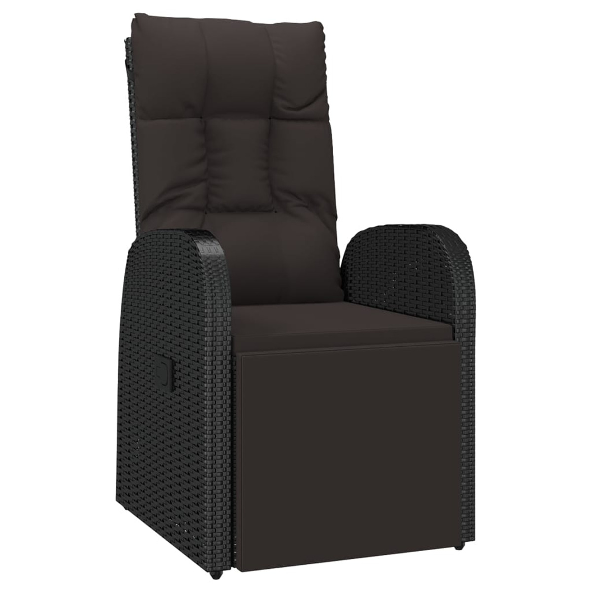 Una silla reclinable marrón con laterales tejidos y un cojín marrón oscuro.