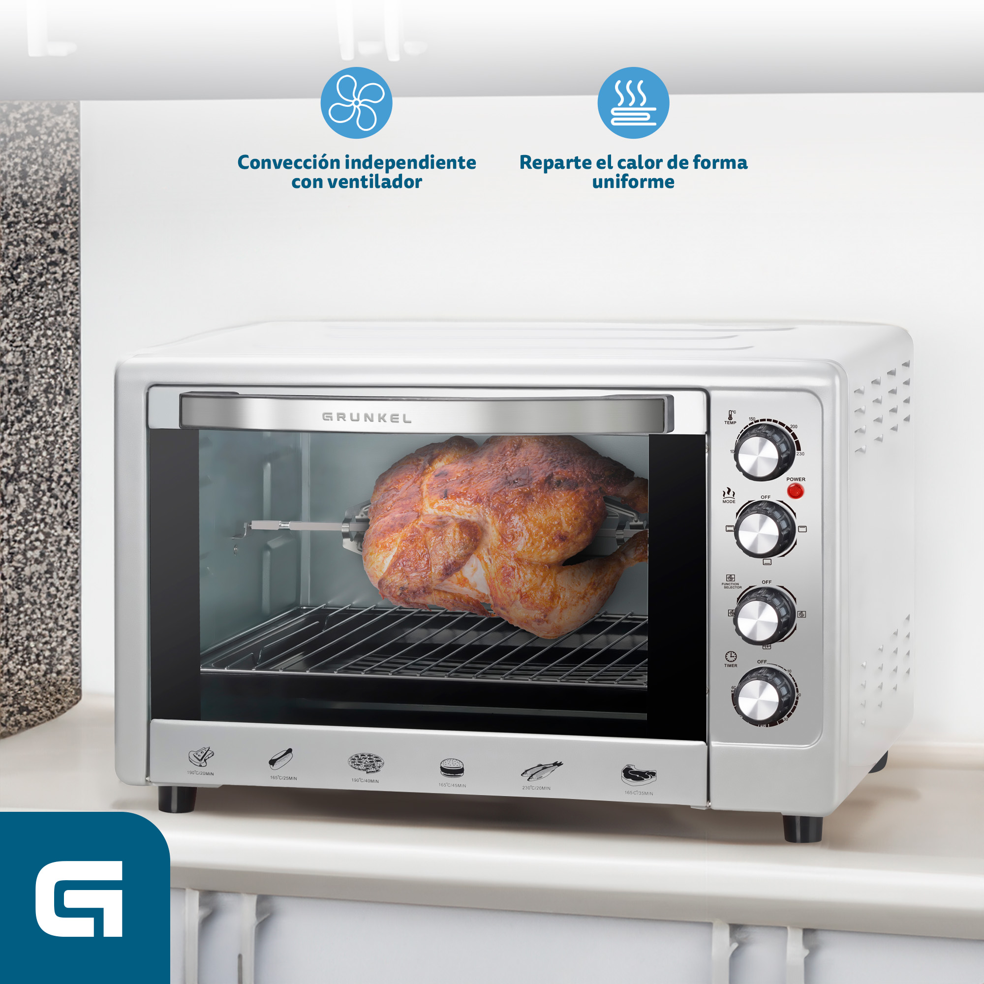 Un horno plateado con asador, pollo asado dentro y mandos a la derecha.