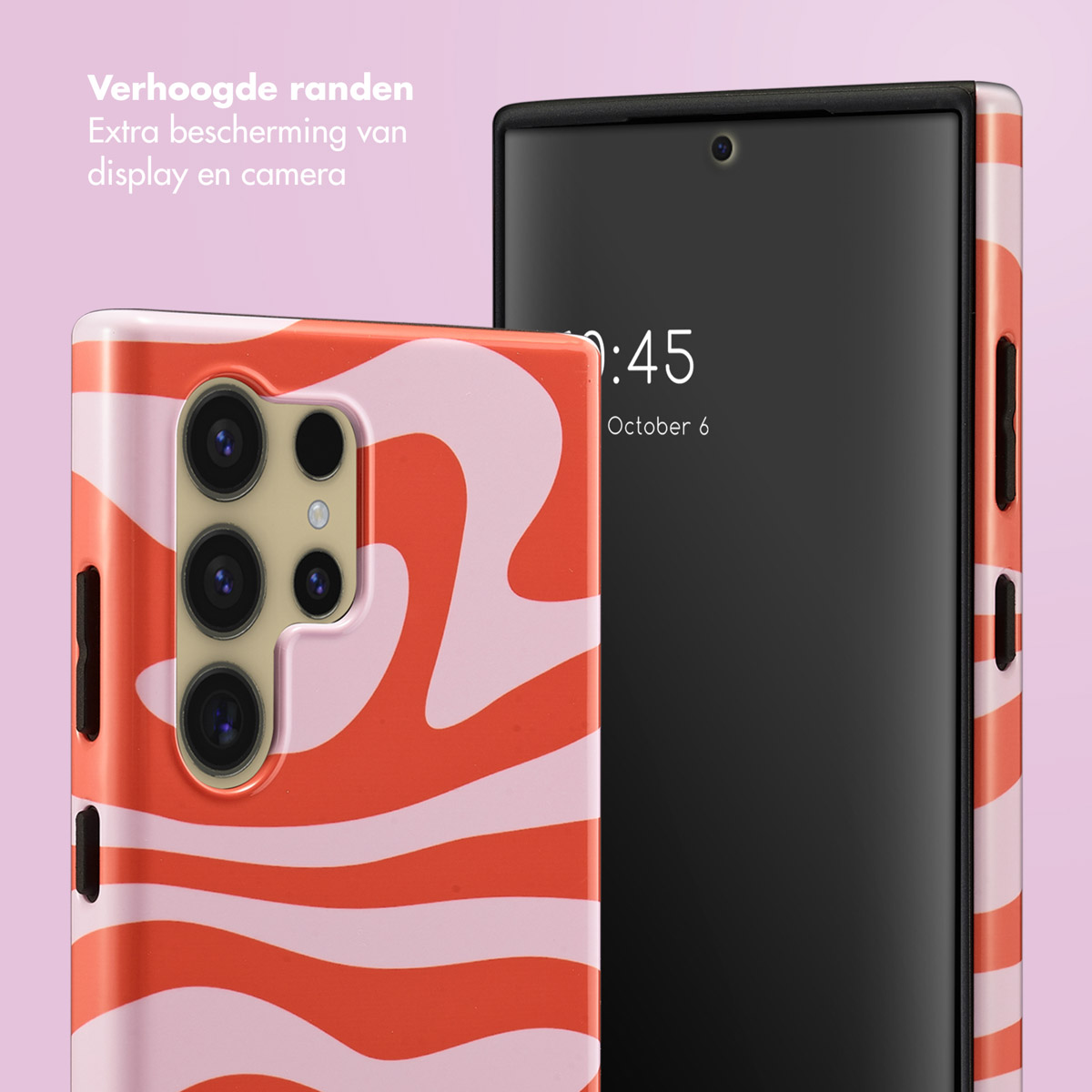Een smartphone met een opvallende rood met roze patroonhoes, die ernaast staat.