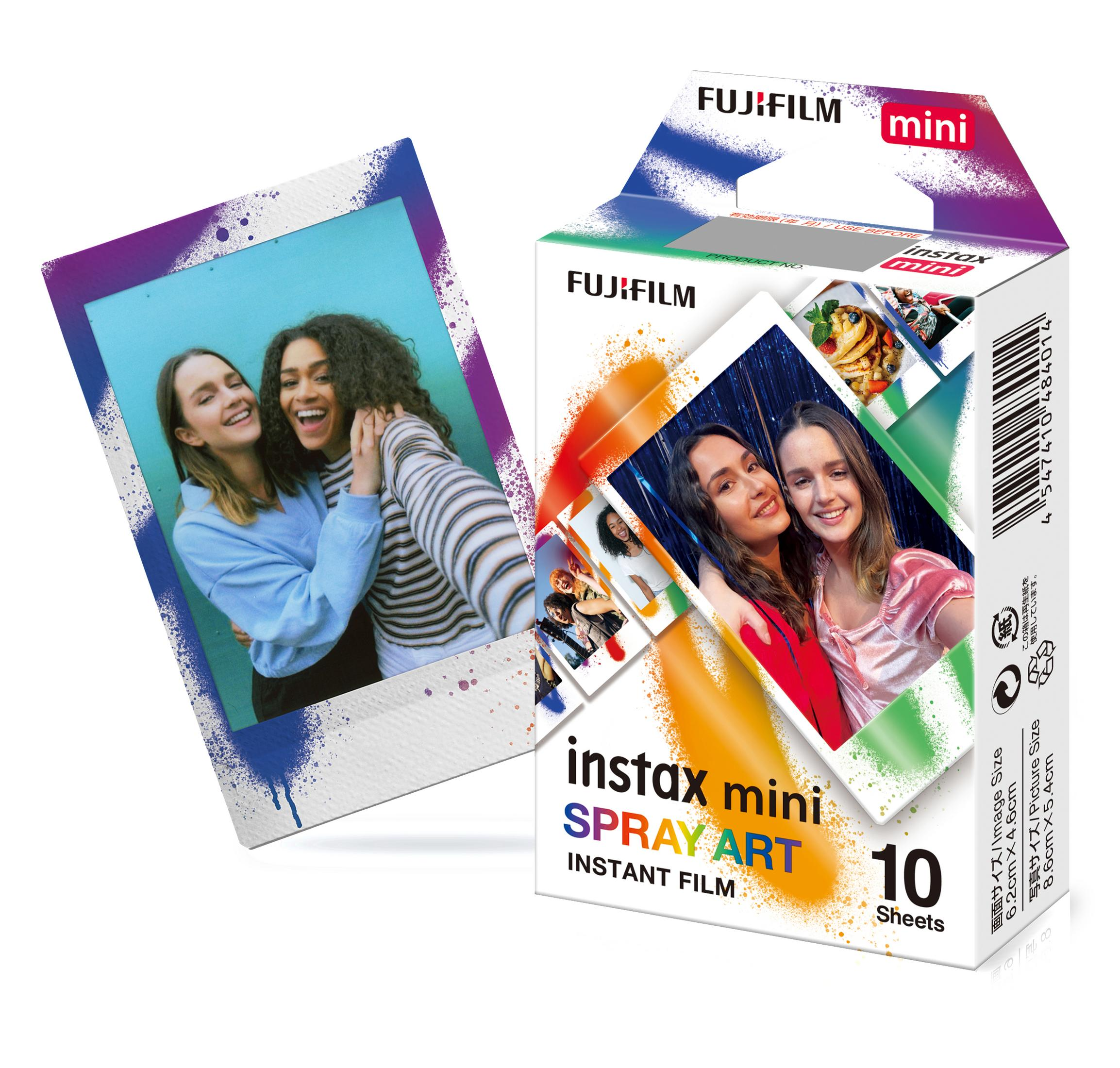 Zwei Instax Mini Spray Art Fotos, eines in einer Box, mit zwei Mädchen.