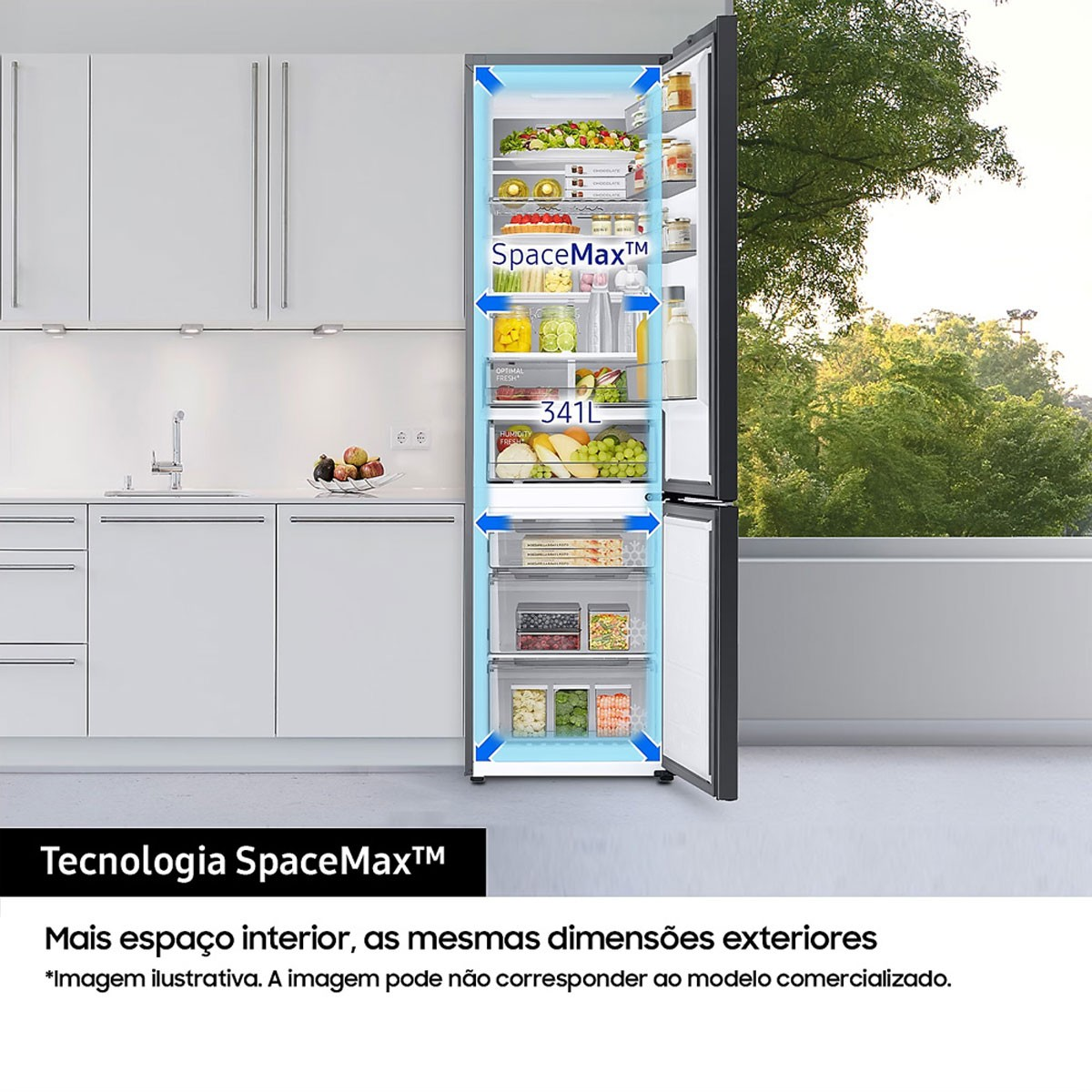 Interior de refrigerador abierto, mostrando estantes con alimentos y bebidas, etiquetado con 'SpaceMax'.