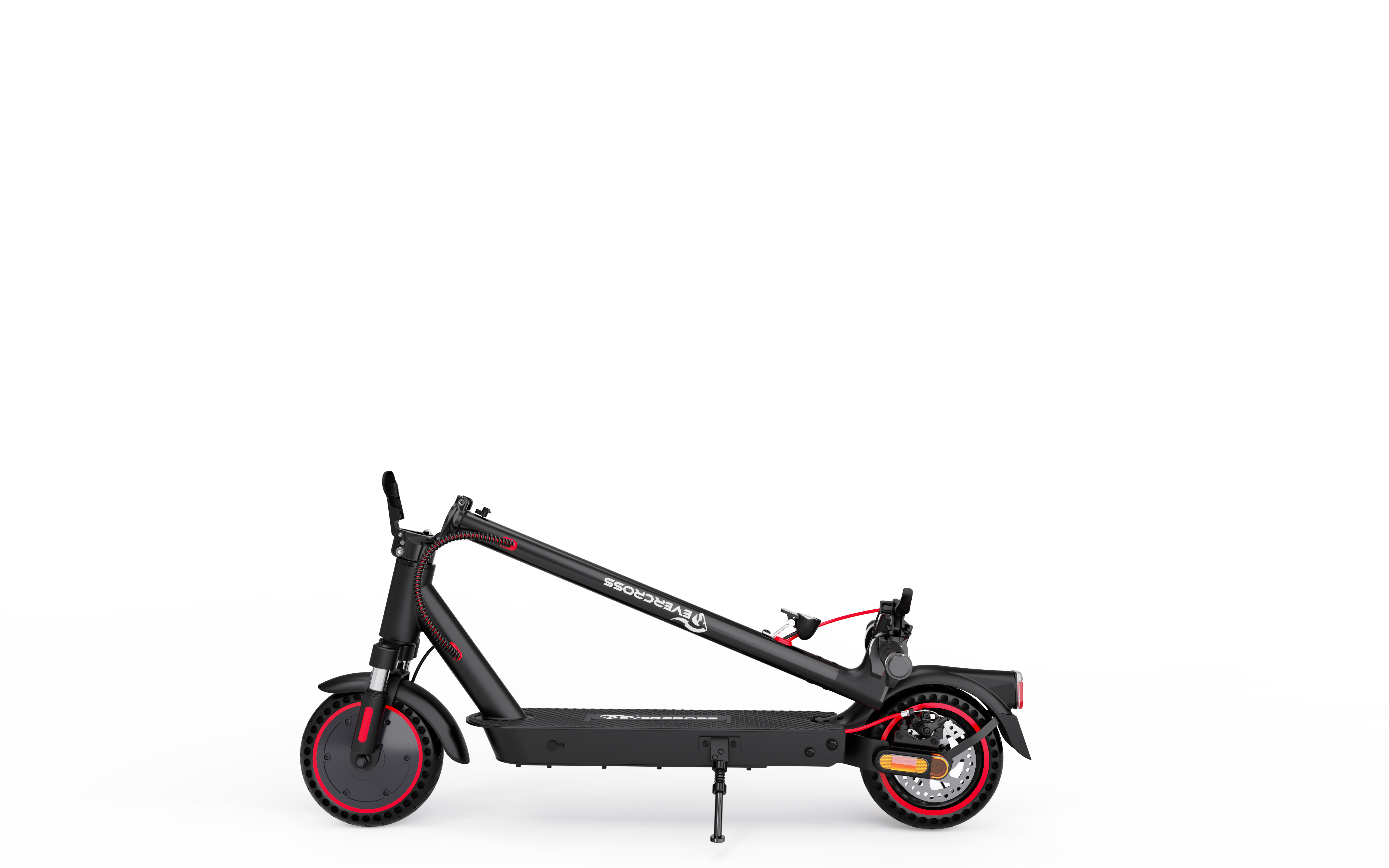 Ein zusammengeklappter schwarzer Roller auf schwarzem Hintergrund. Der Roller ist zusammengeklappt.