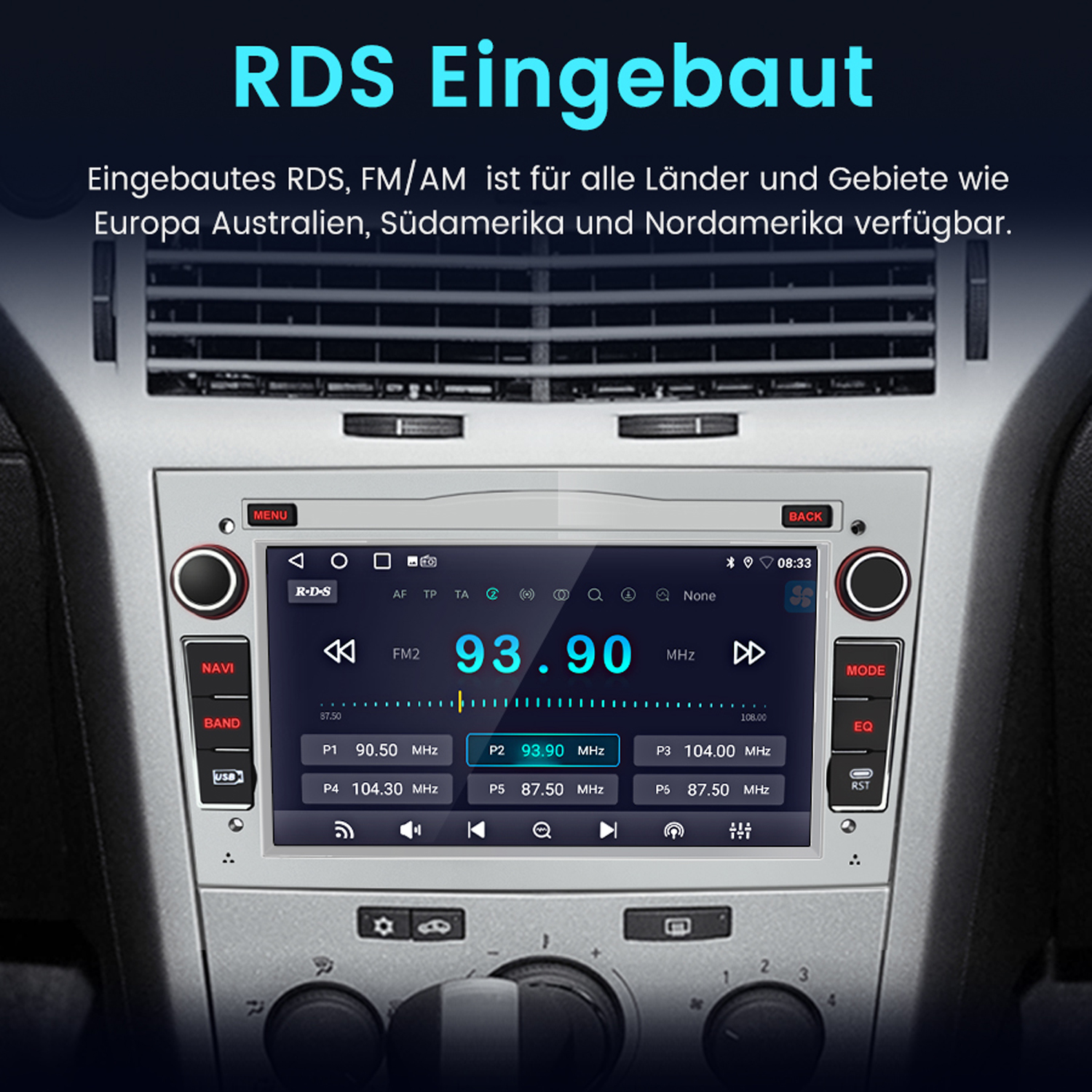 Autoradio-Display mit FM-Frequenz. Knöpfe und Bildschirm sind sichtbar. Grauer Armaturenbretthintergrund.