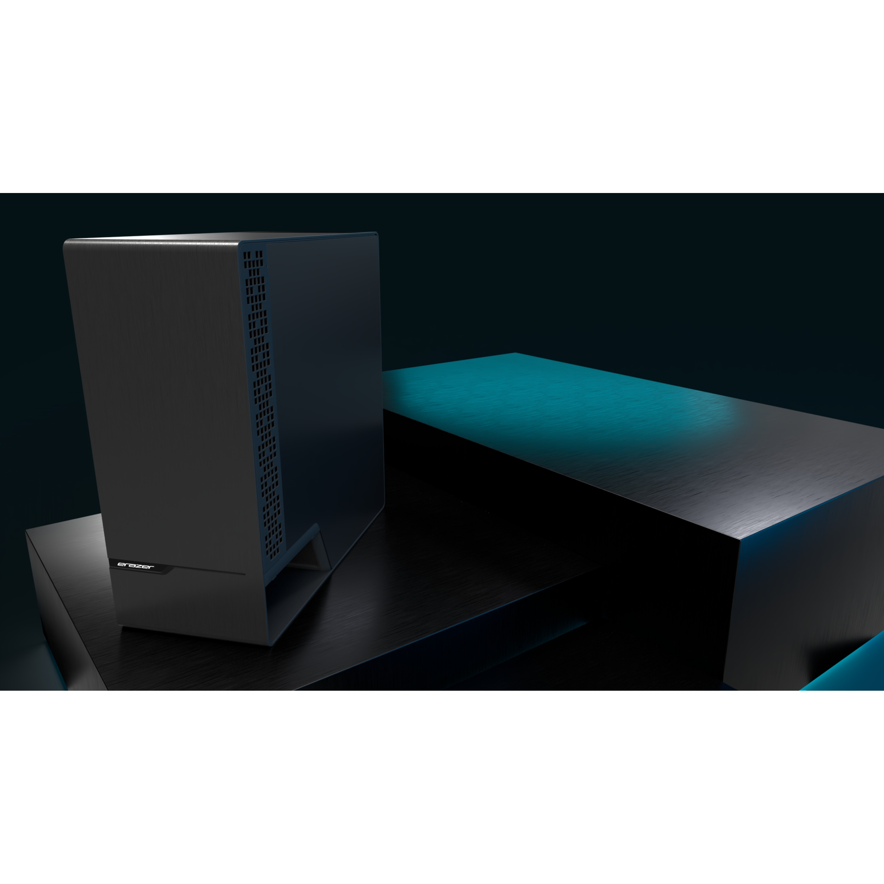 Un case per computer nero su una scrivania nera con uno sfondo blu scuro.