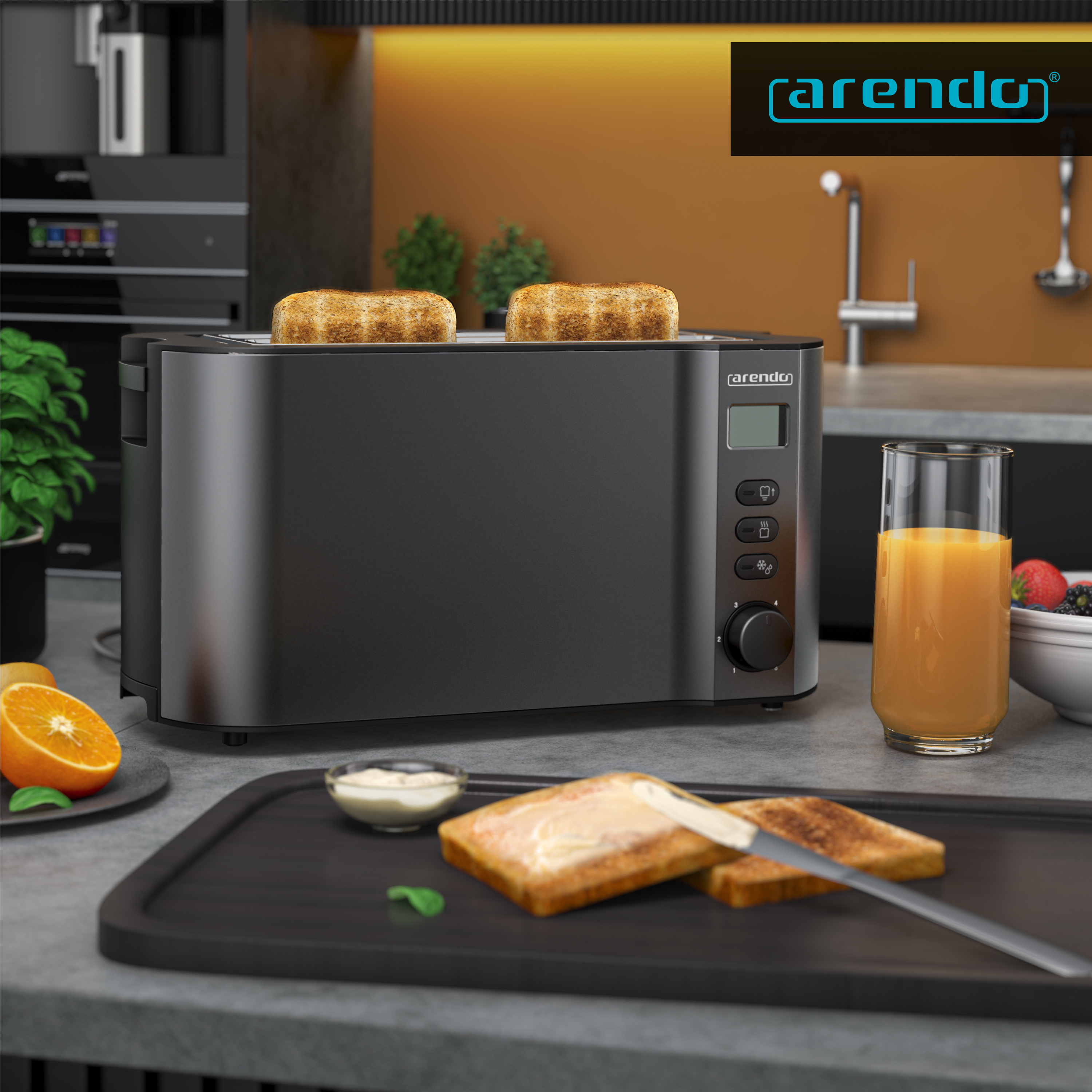 Schwarzer Toaster mit zwei Toastscheiben, gebuttert, auf einem schwarzen Tablett. Orangensaft und Obst.