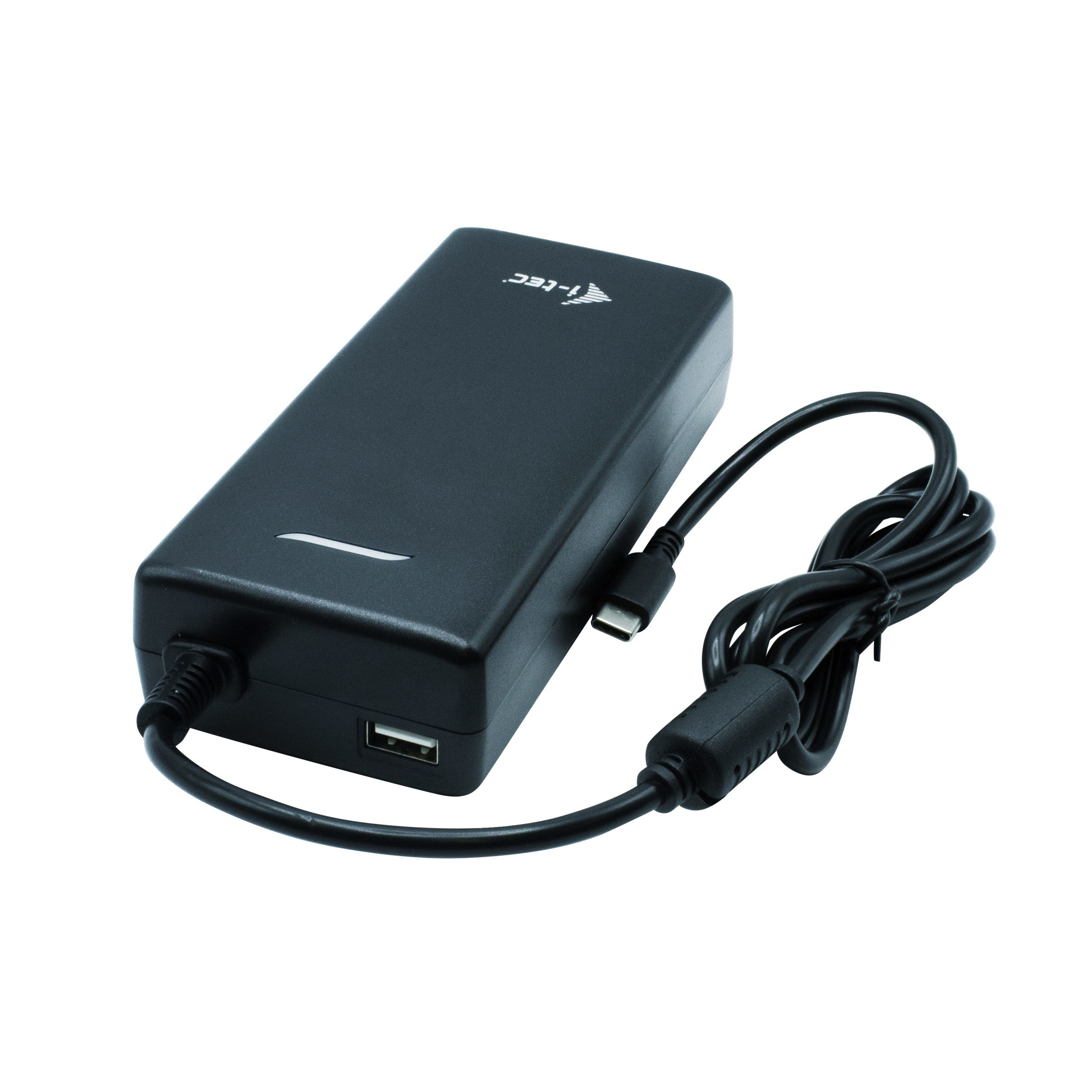 Schwarzes Netzteil mit USB-Anschluss und angeschlossenem Kabel. Weißer Hintergrund.