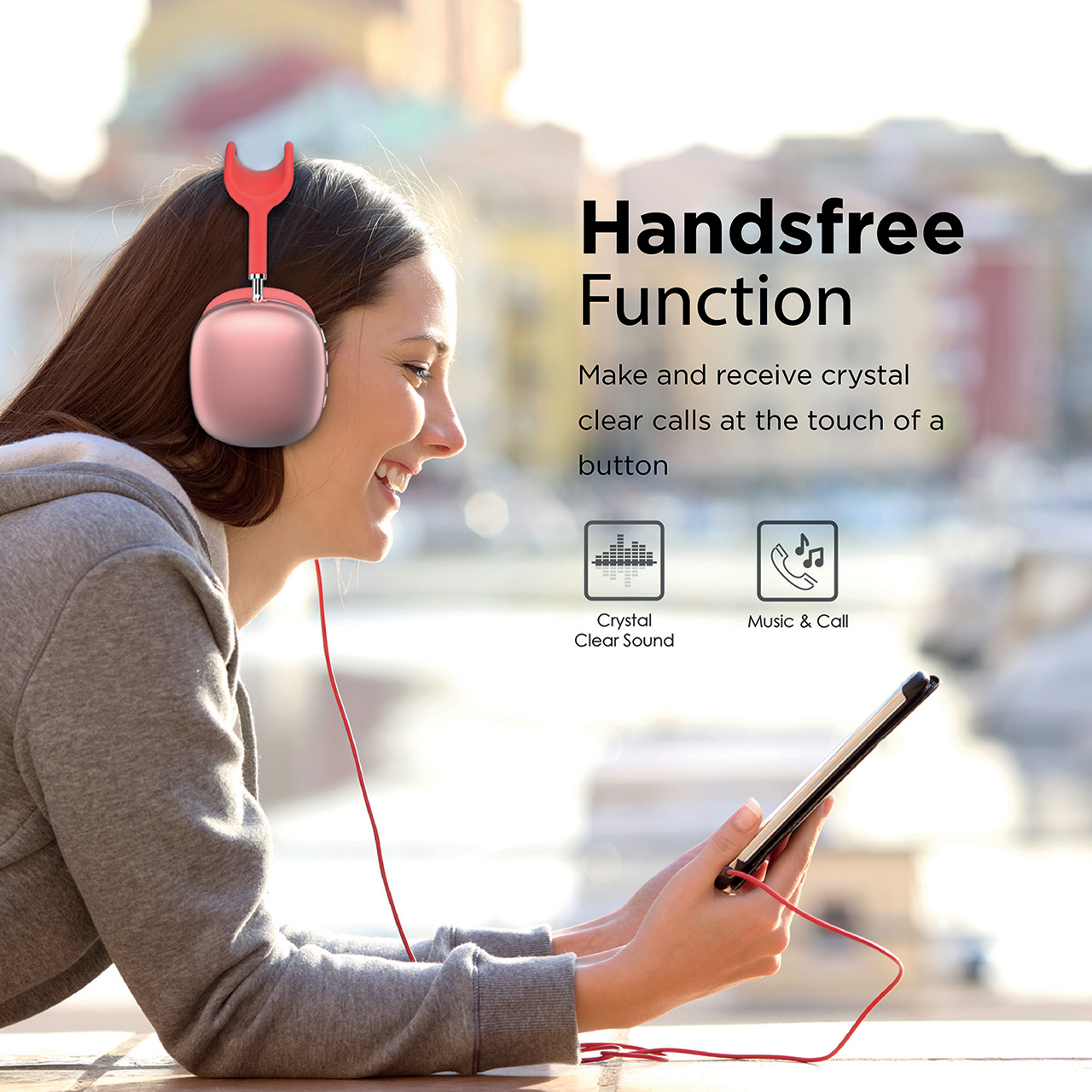 Mujer con auriculares rosas usando una tableta. Texto: Función manos libres, sonido claro, música y llamada.