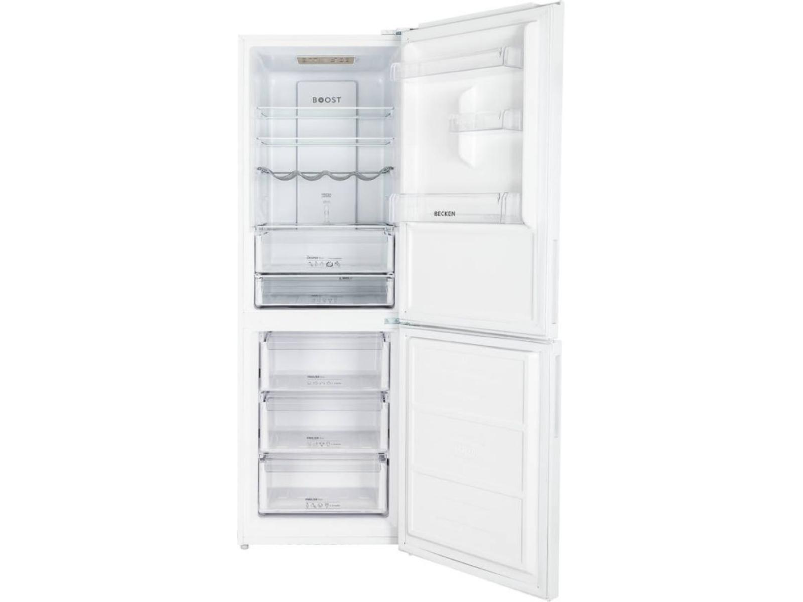Refrigerador blanco con puerta abierta, mostrando estantes, cajones y contenido.